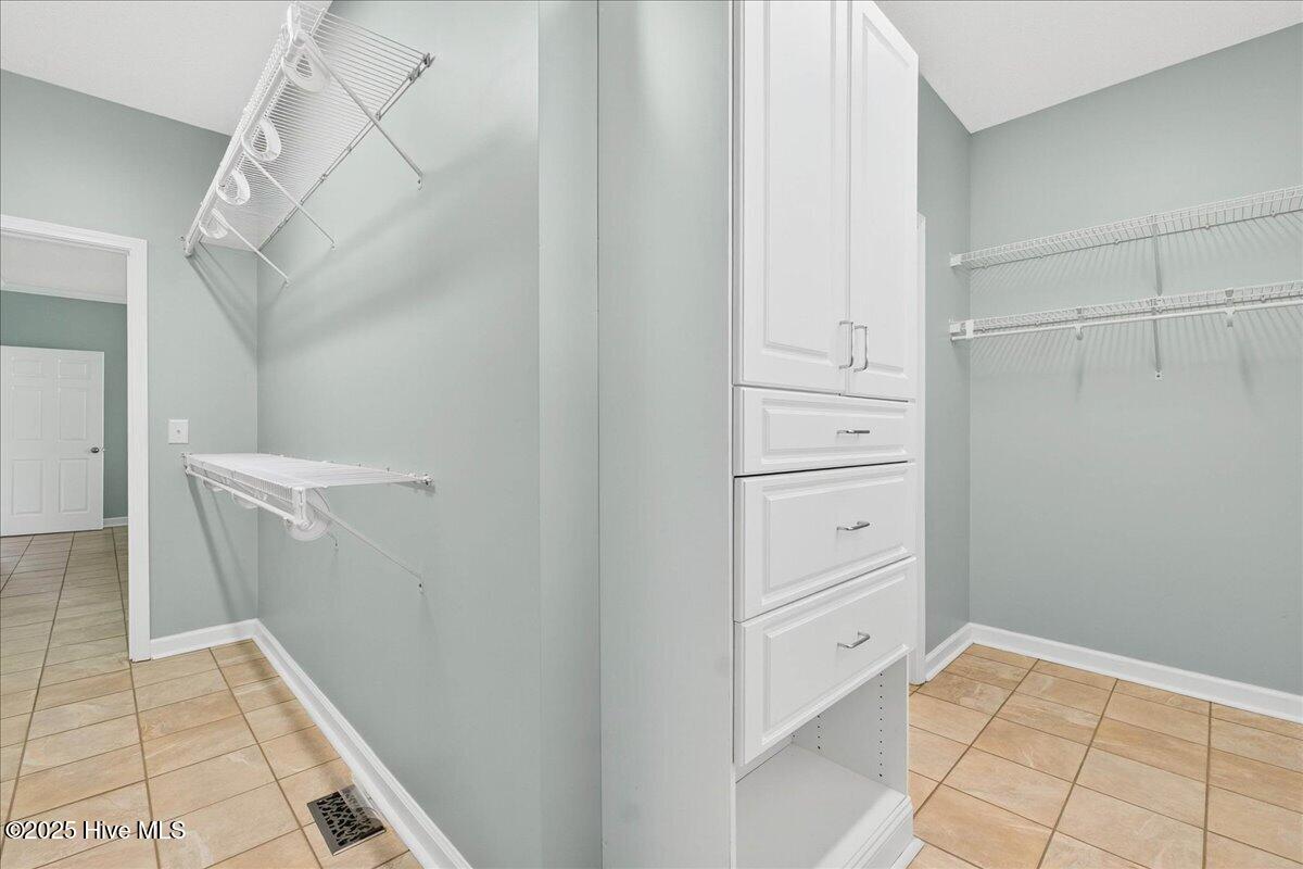 100522295 | Photo 28