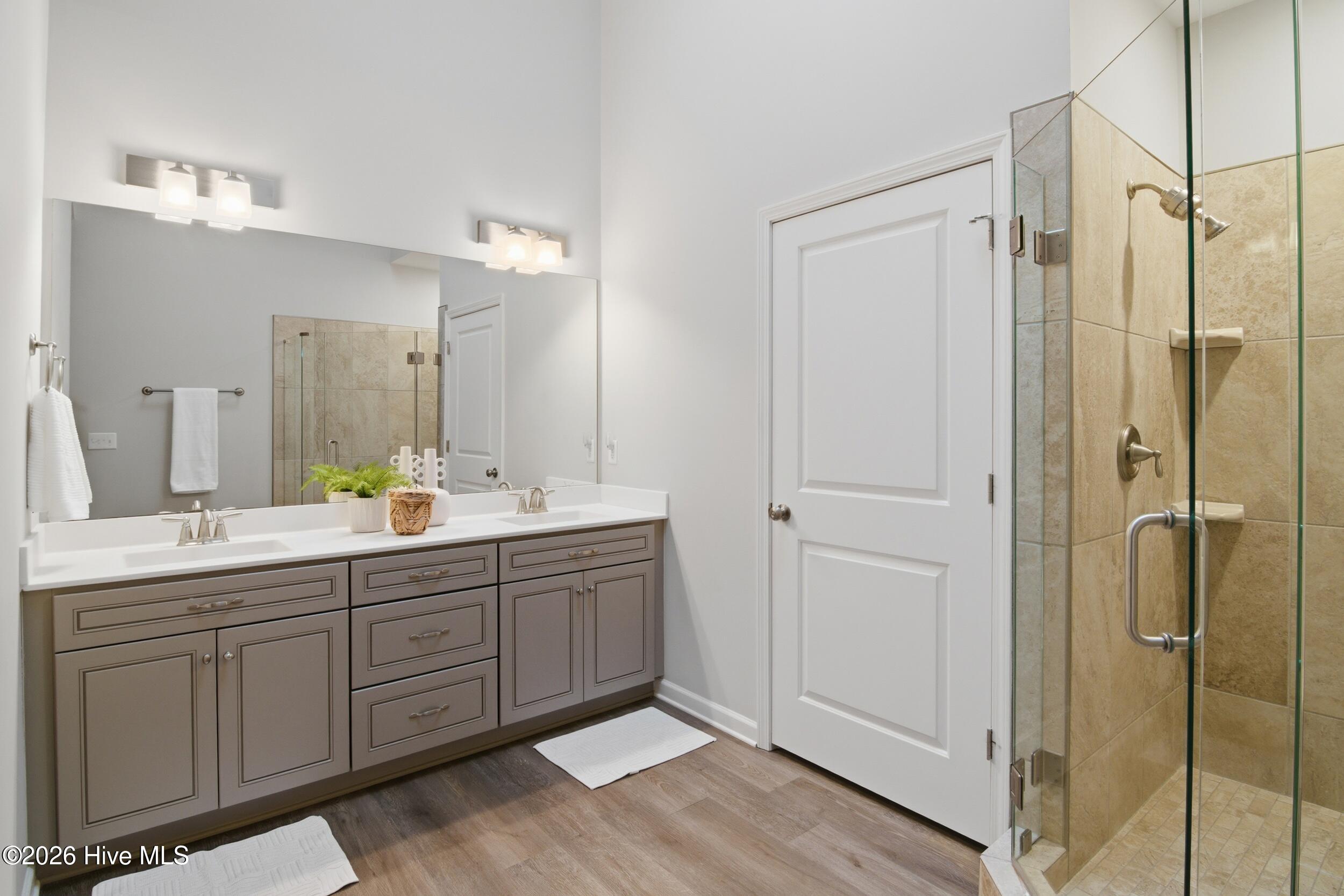 100552739 | Photo 17