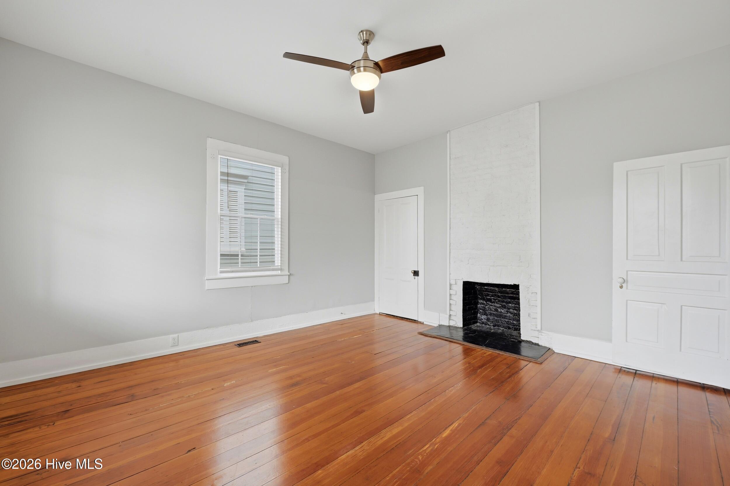 100560571 | Photo 18