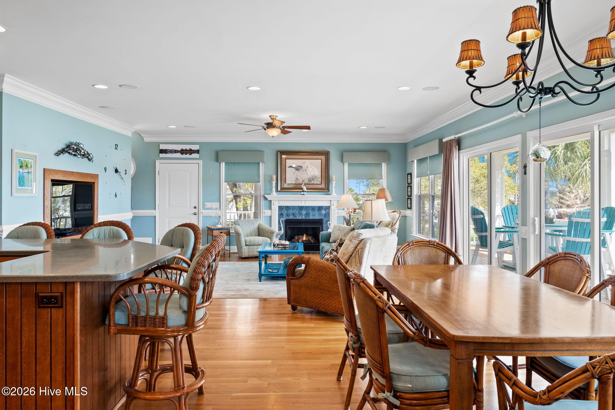 100566344 | Photo 41