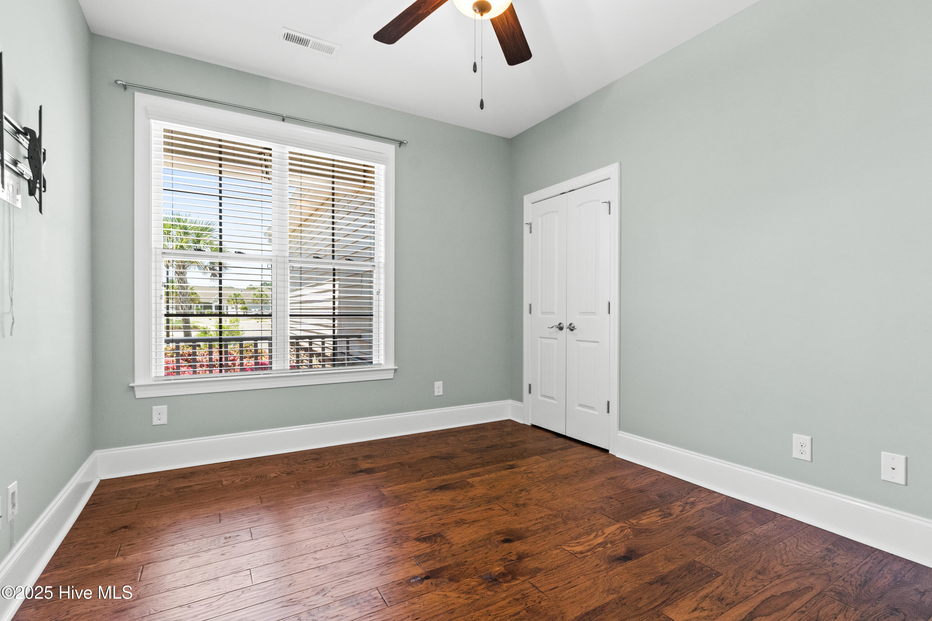 100504300 | Photo 35