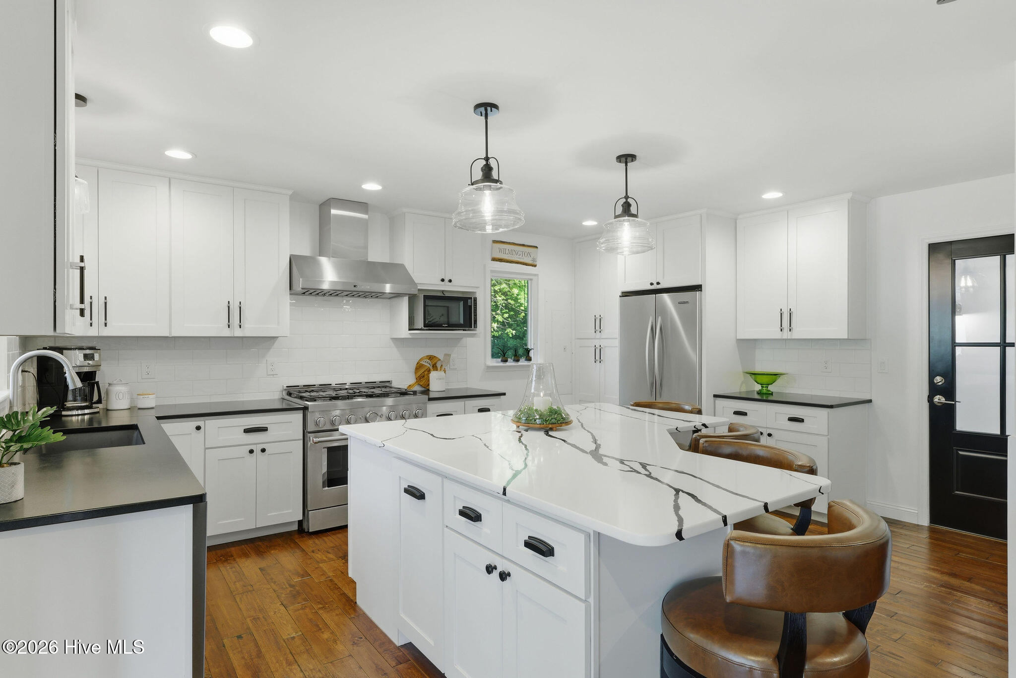 100567317 | Photo 33