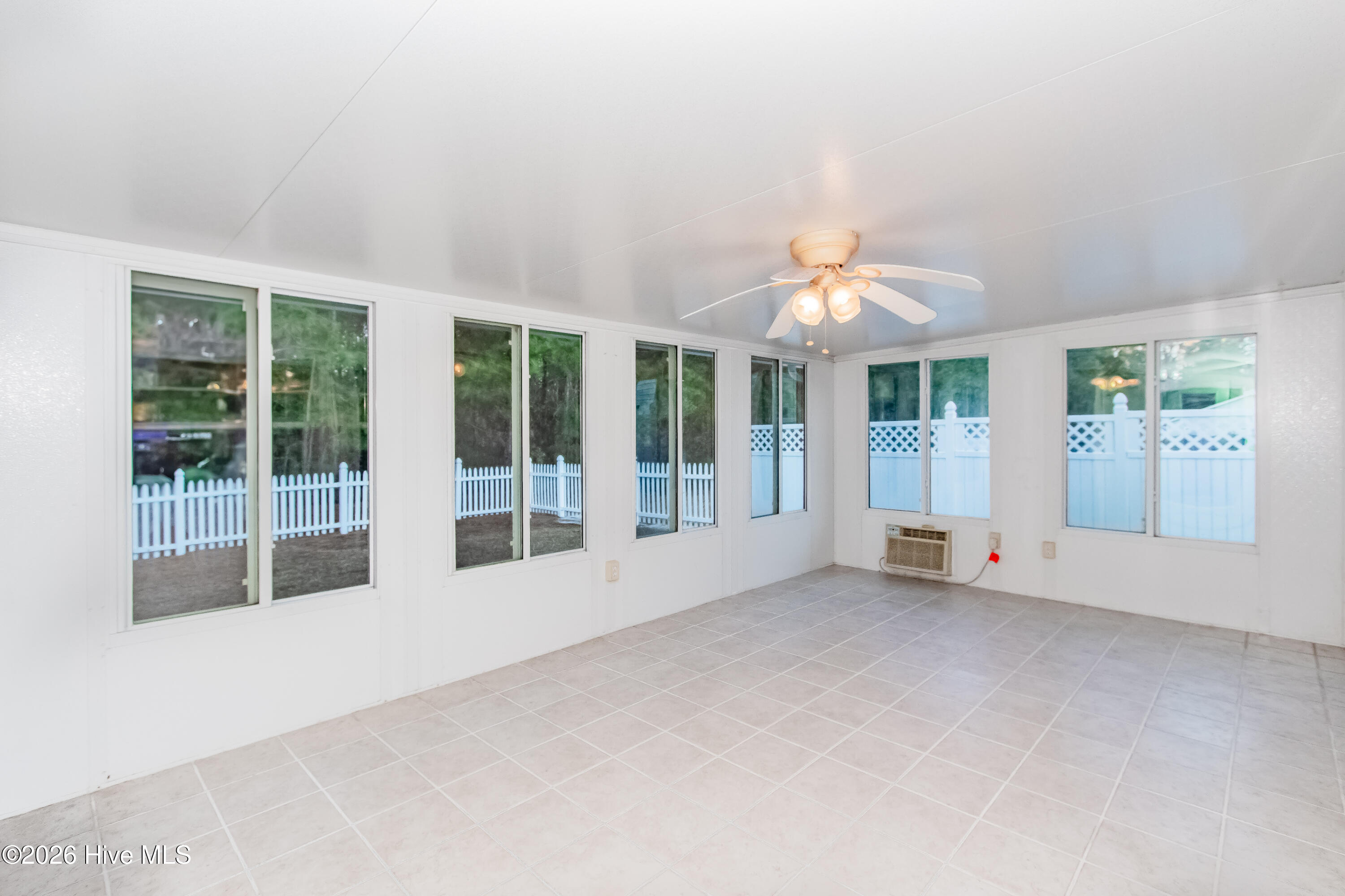 100547548 | Photo 13