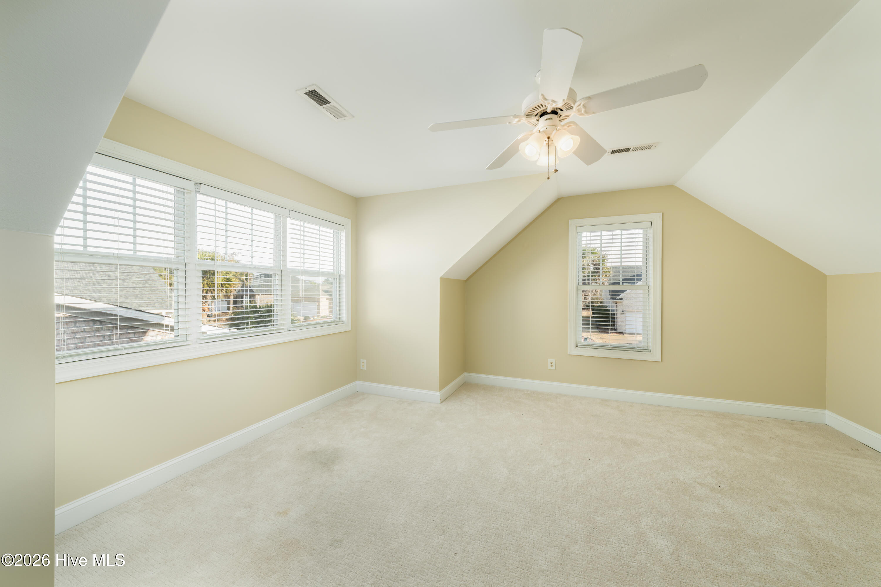 100548724 | Photo 36