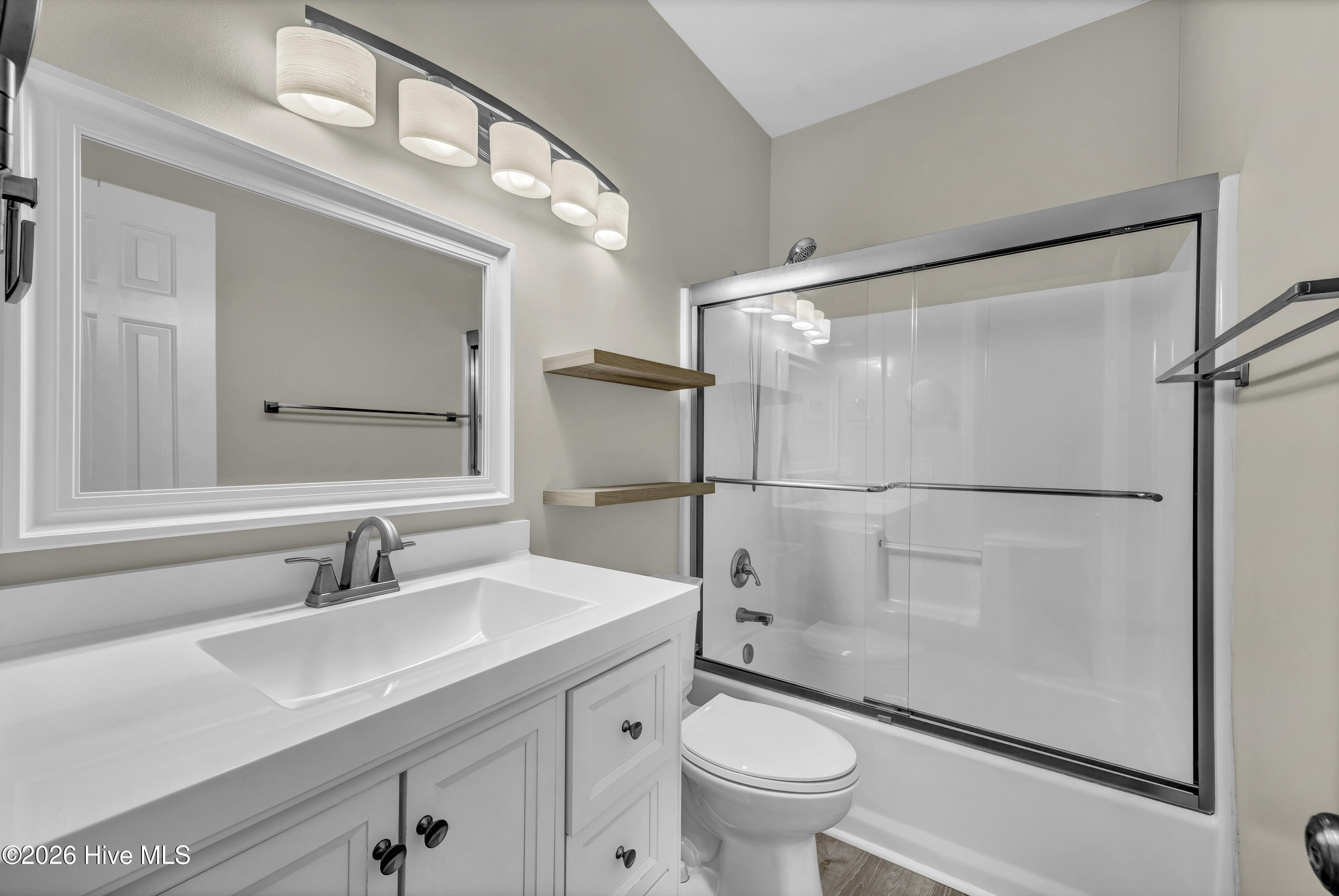 100548075 | Photo 19