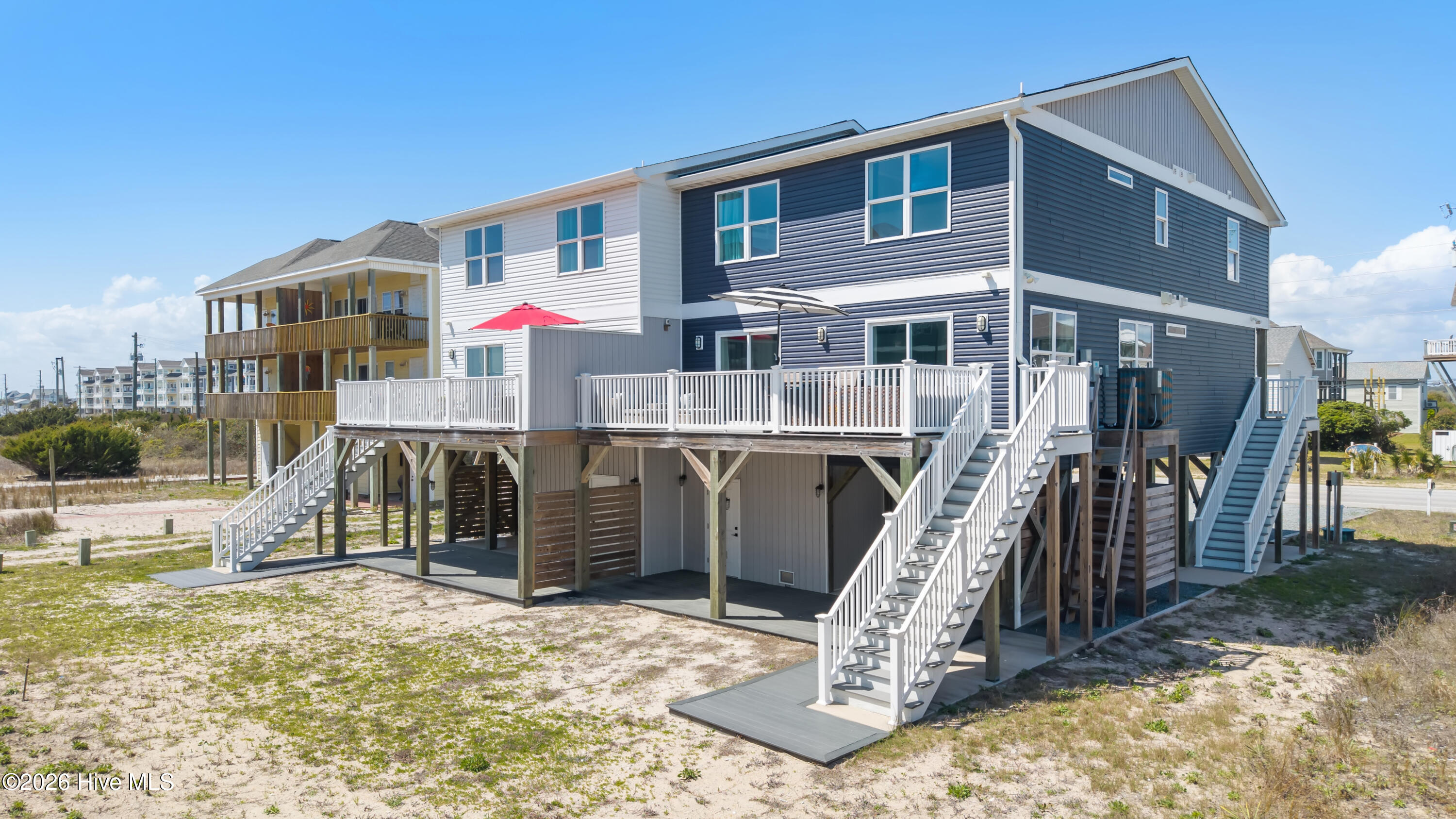 100564828 | Photo 44