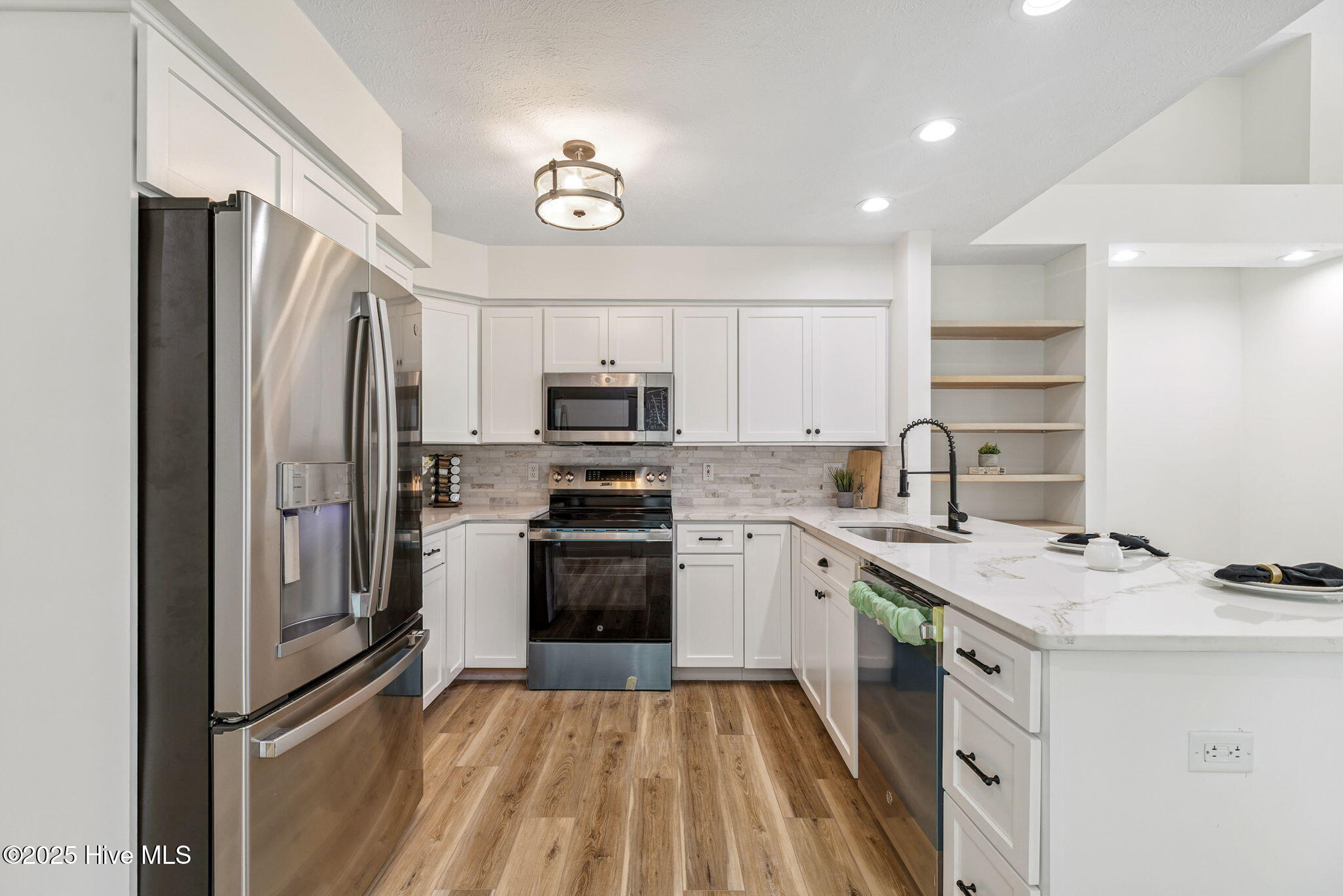 100517778 | Photo 19