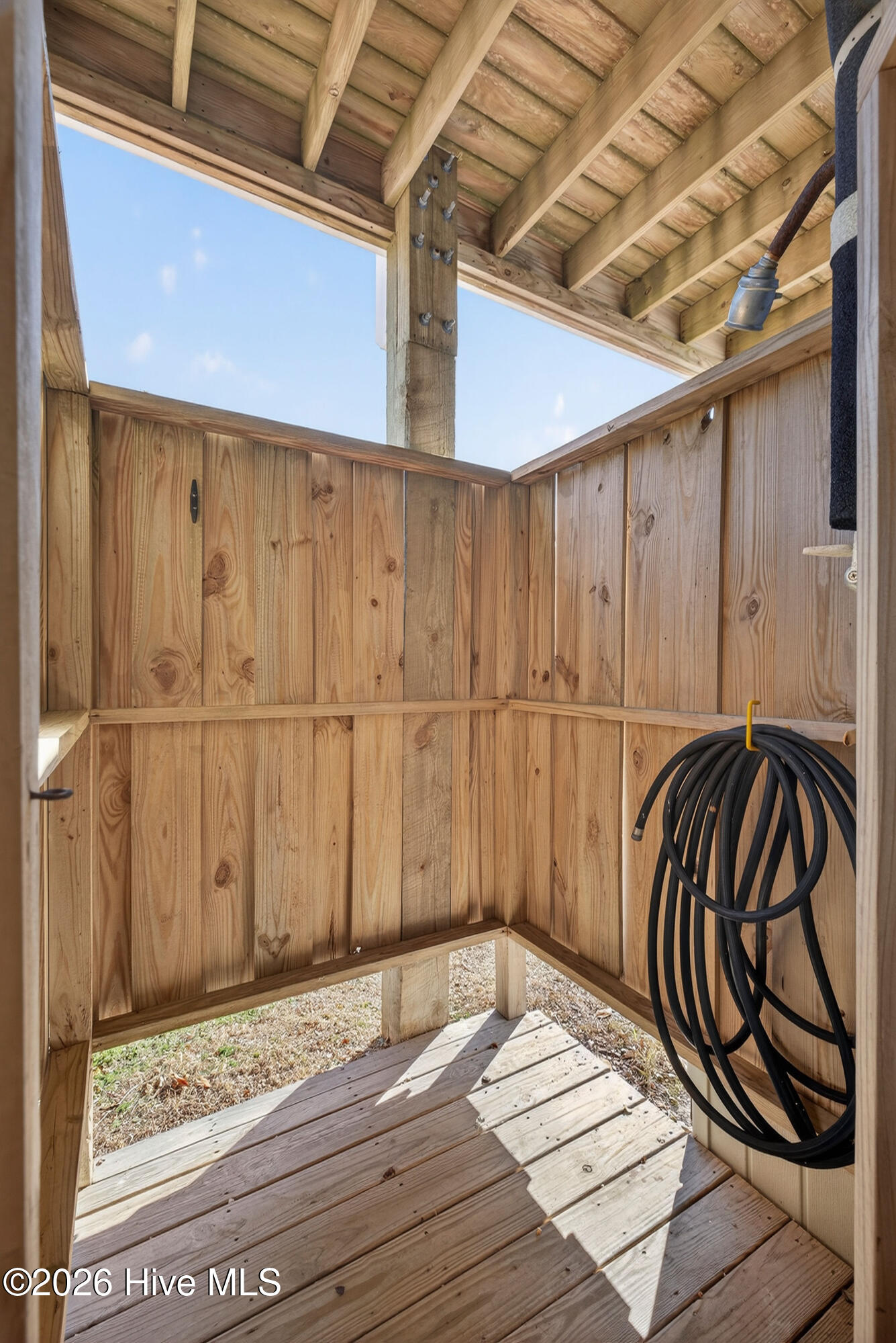 100549584 | Photo 59