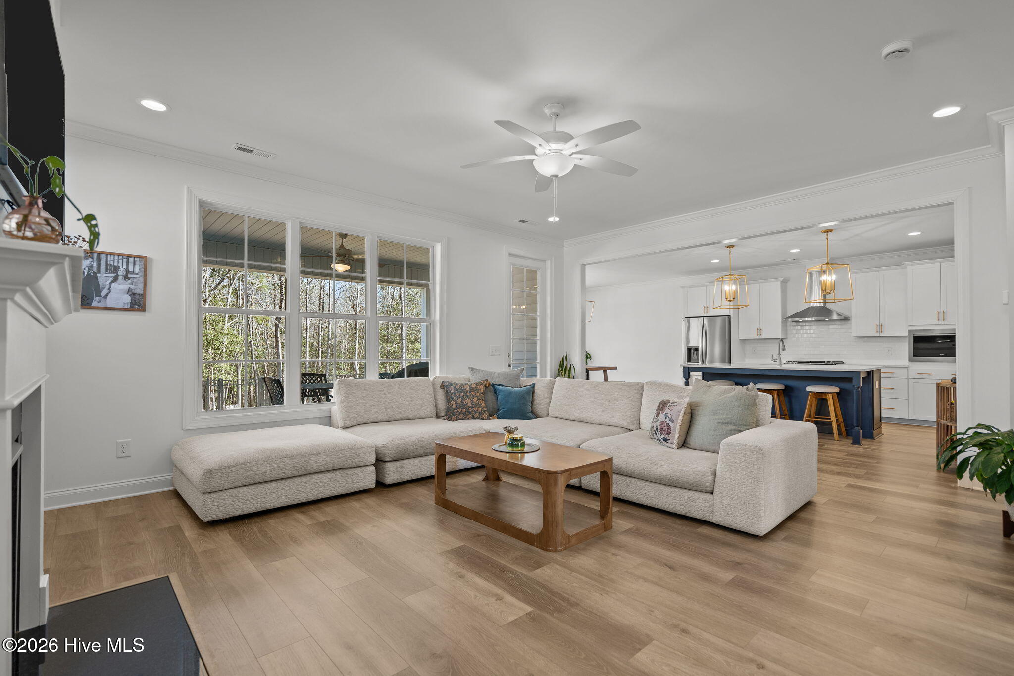 100552740 | Photo 11