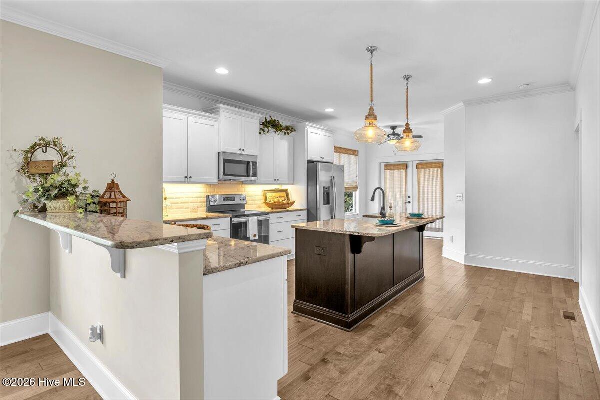 100558839 | Photo 23