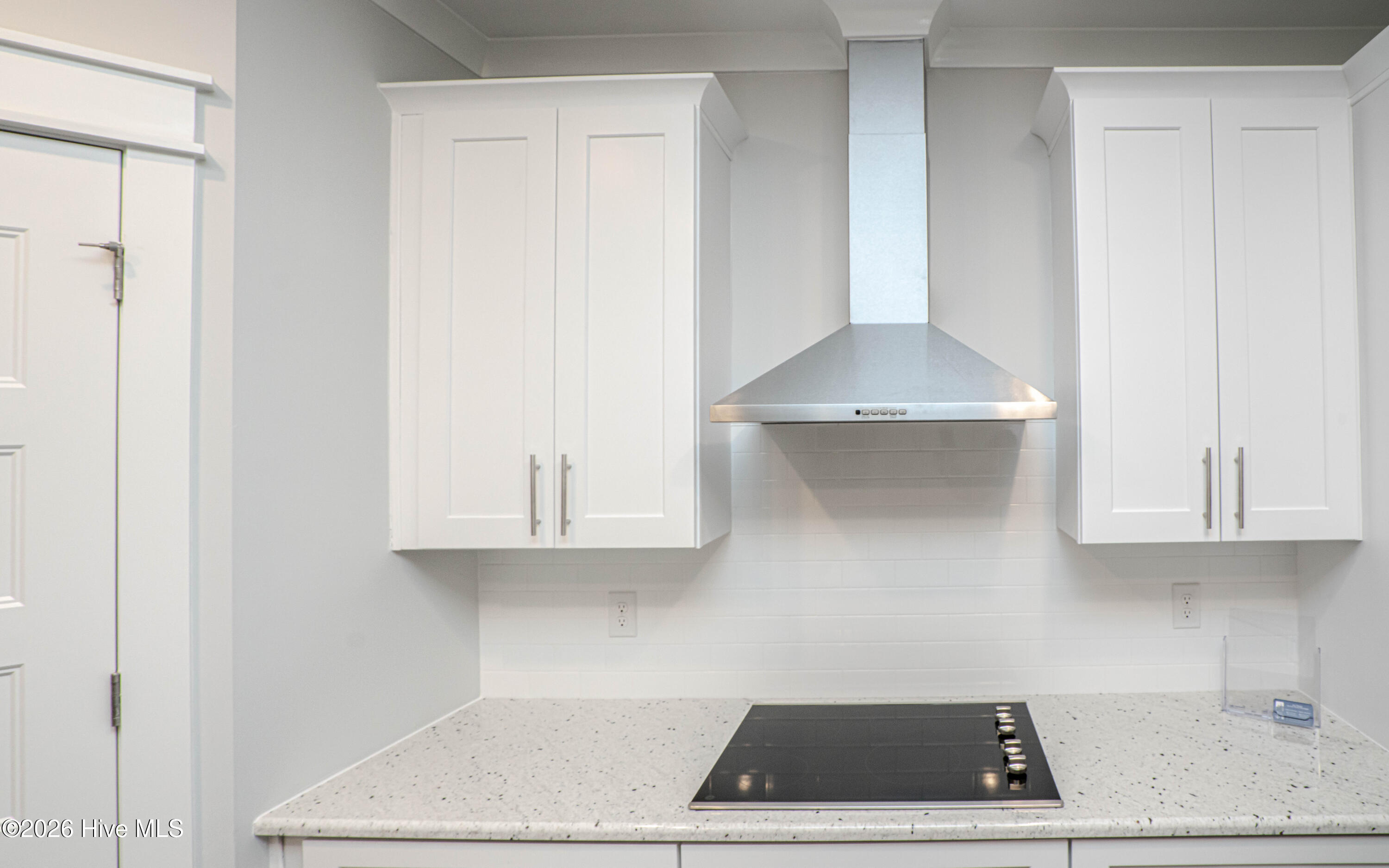 100553320 | Photo 13