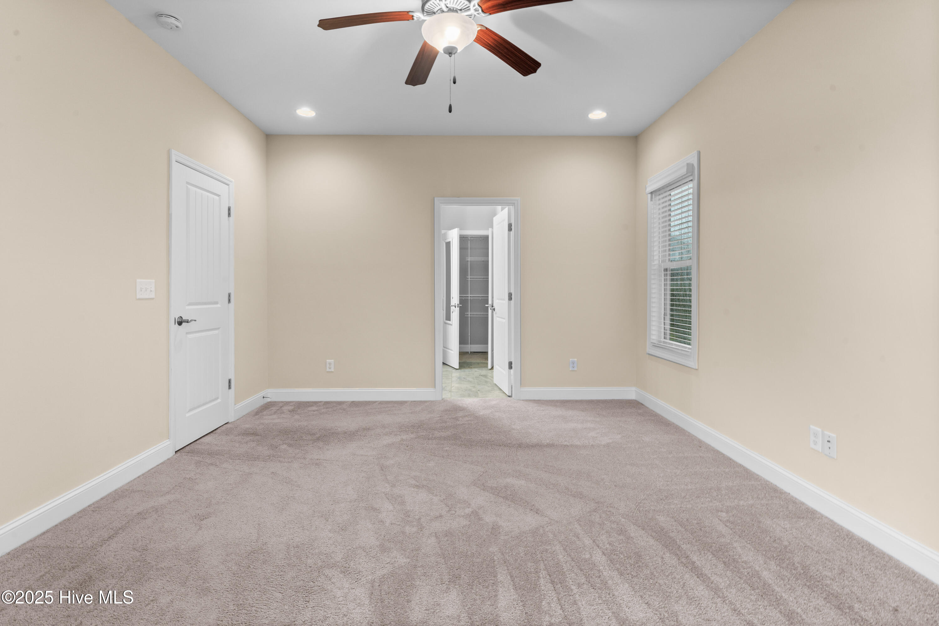 100522807 | Photo 14