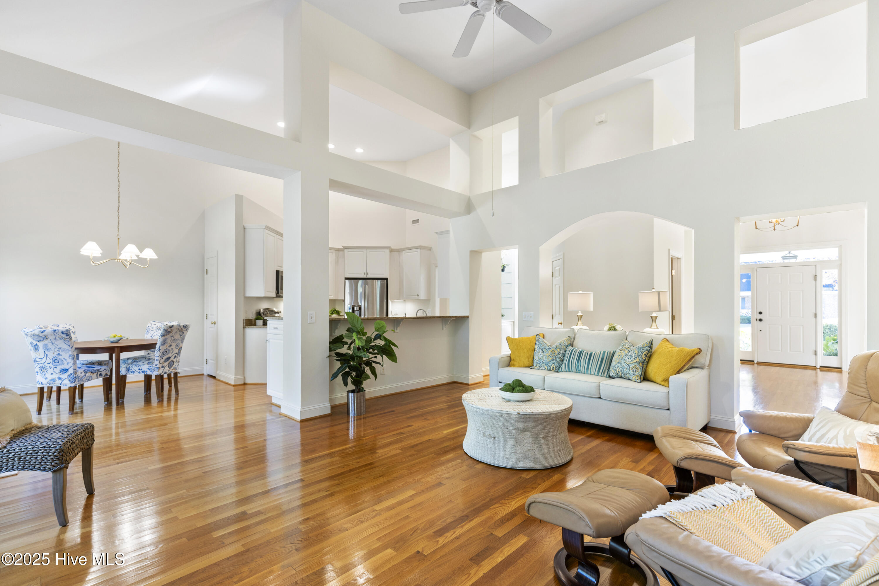 100539771 | Photo 35