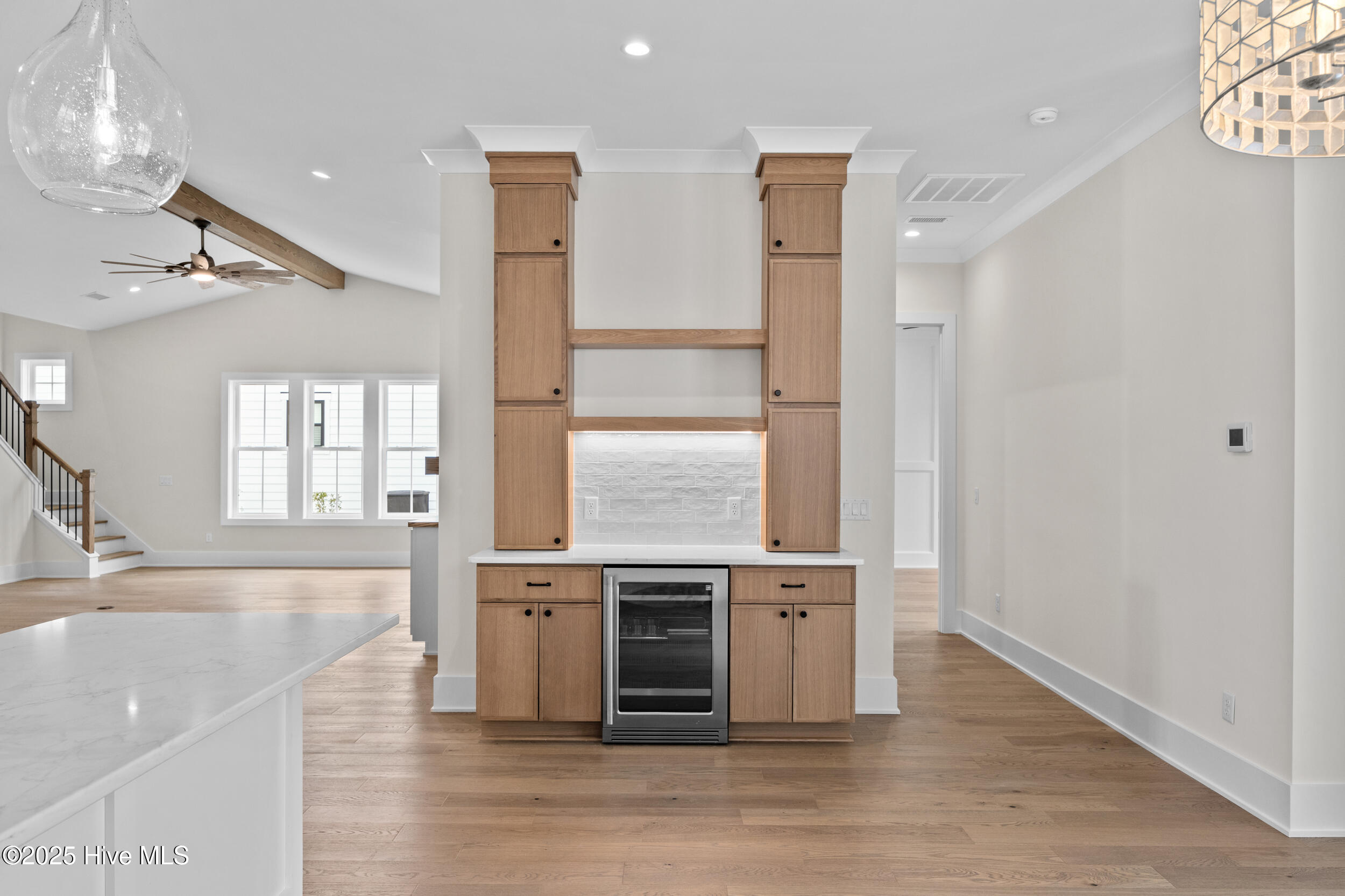 Wet bar with built-ins