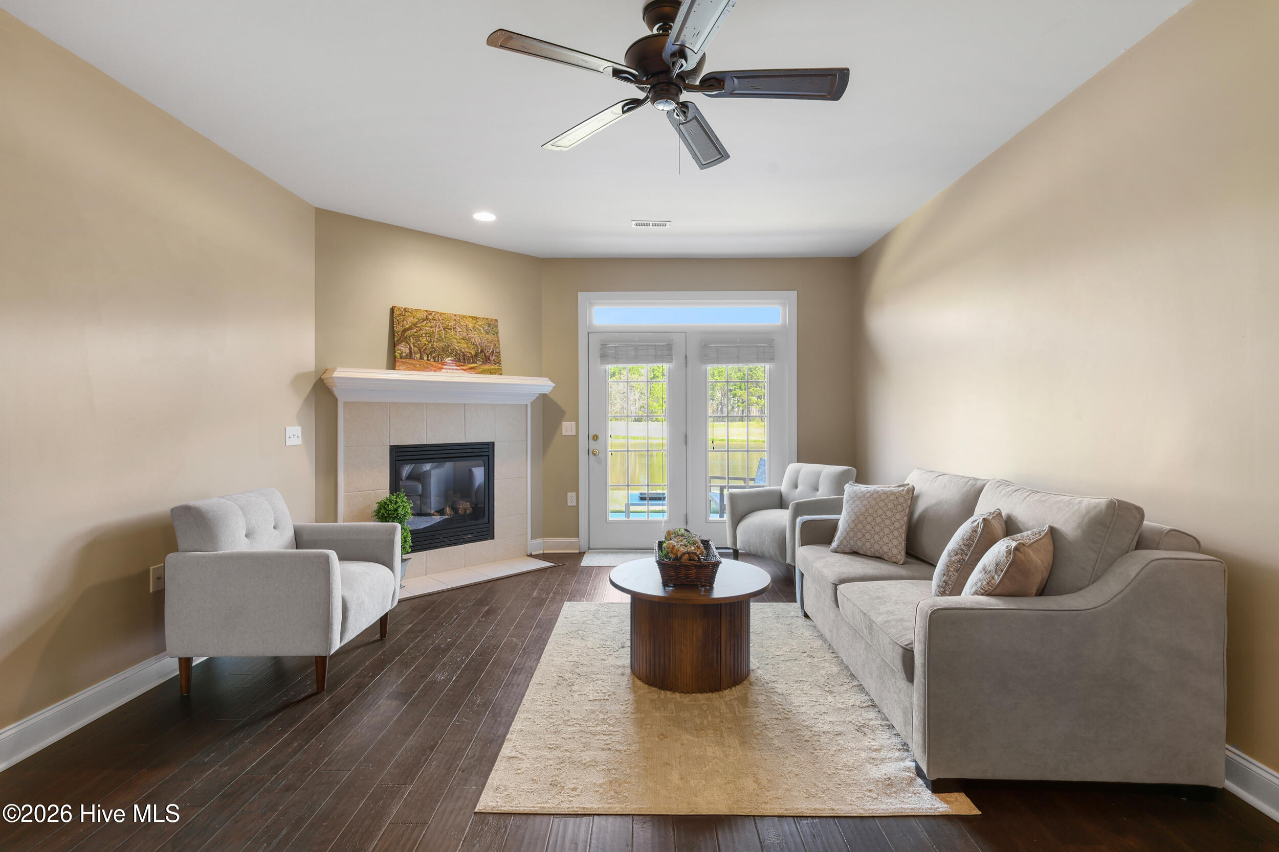 100552325 | Photo 35