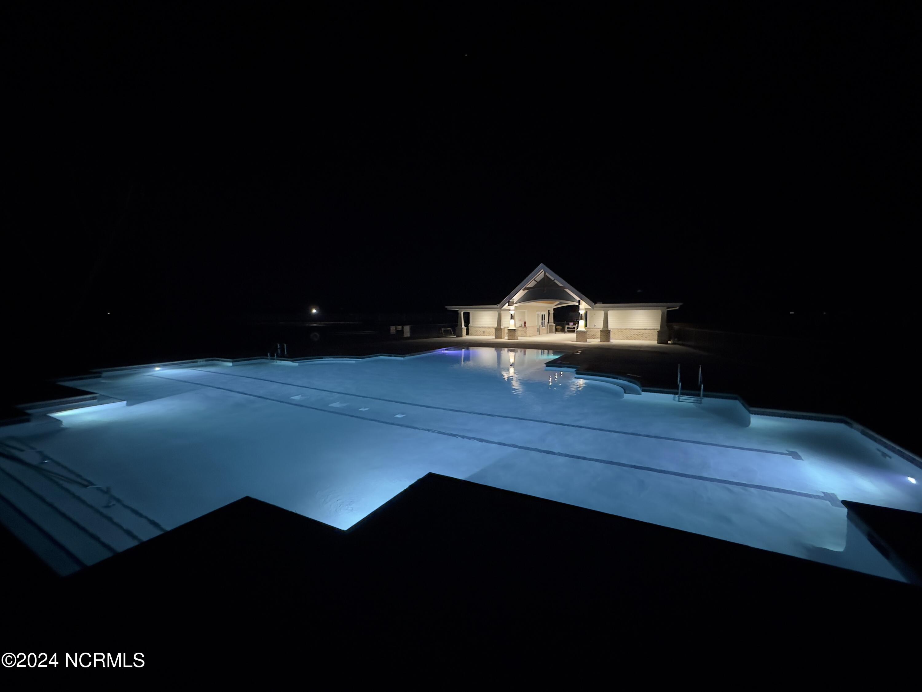 100564968 | Photo 51