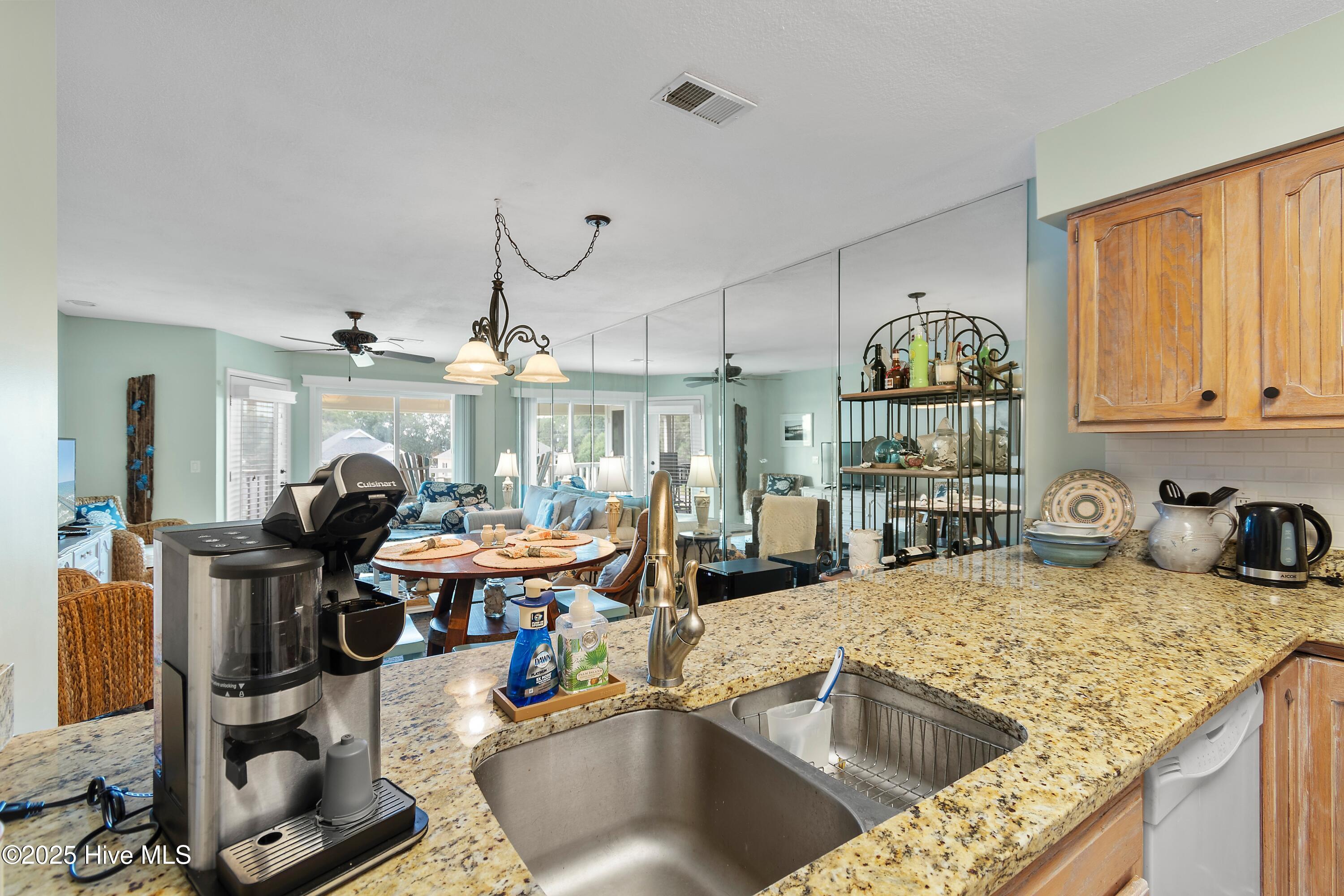 100537972 | Photo 22