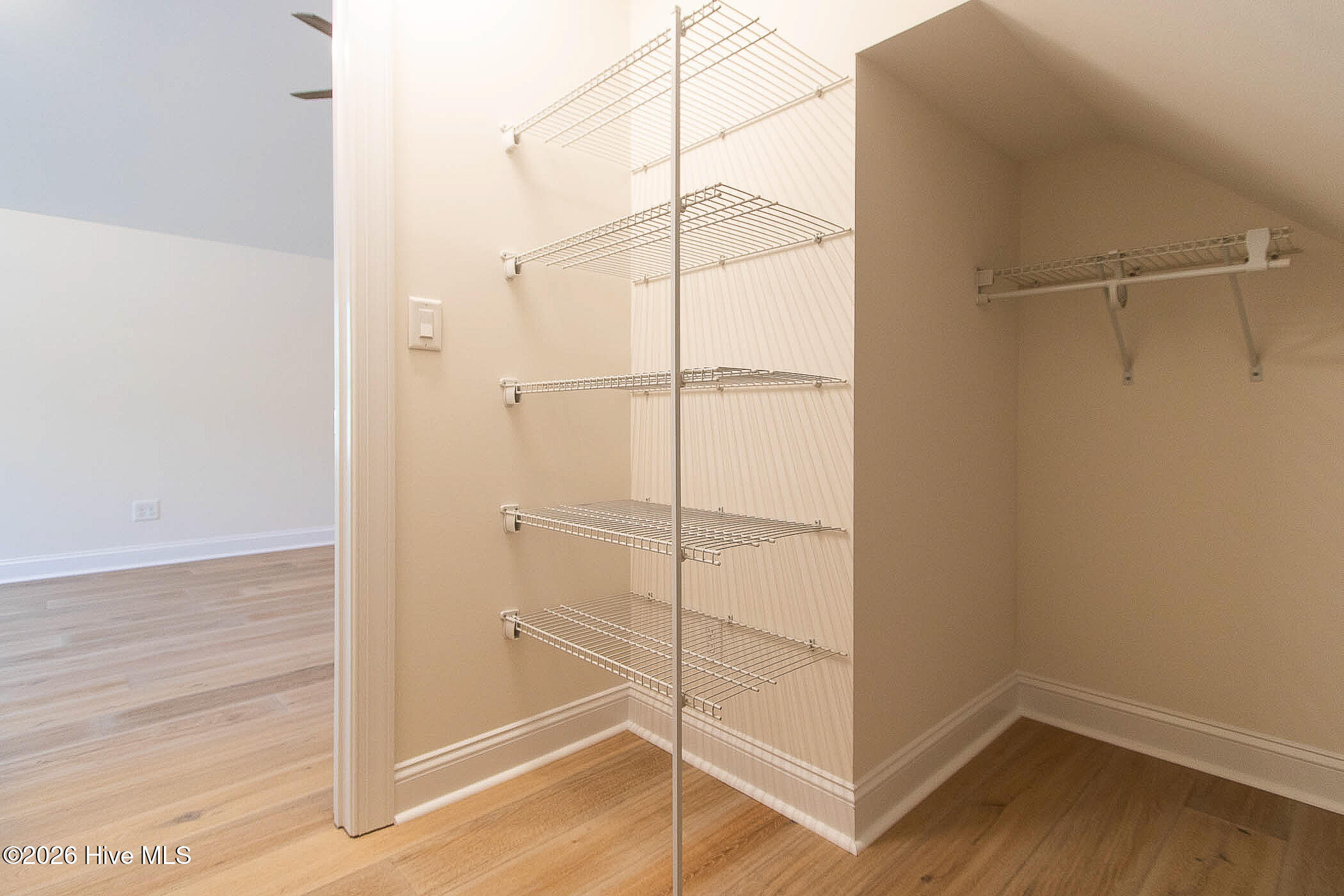 100568588 | Photo 56