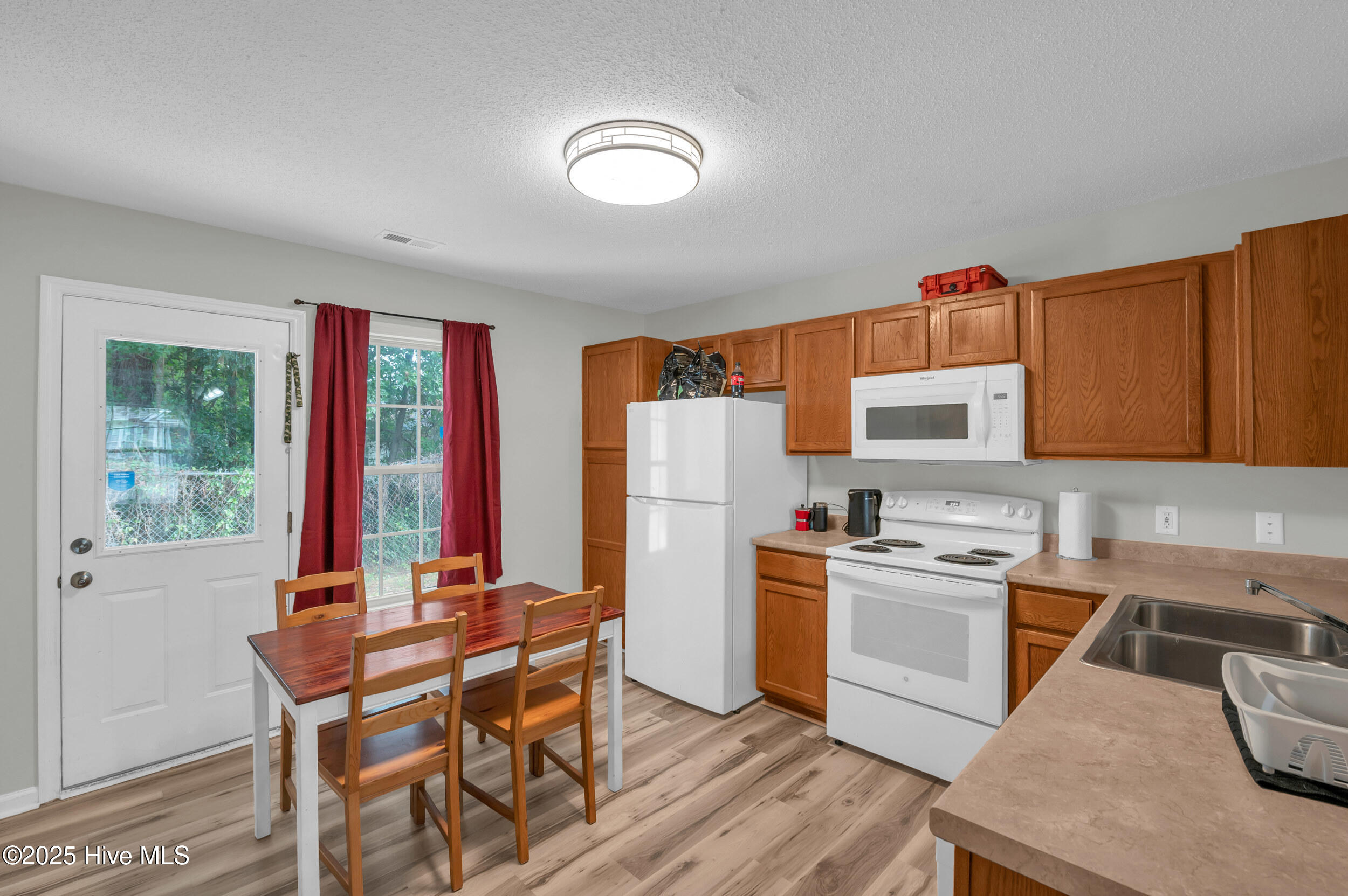 100536338 | Photo 11