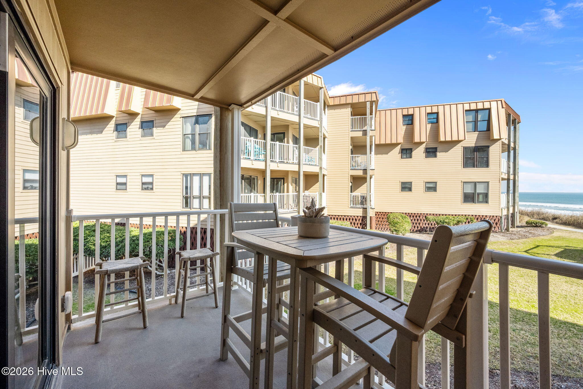 100551202 | Photo 33