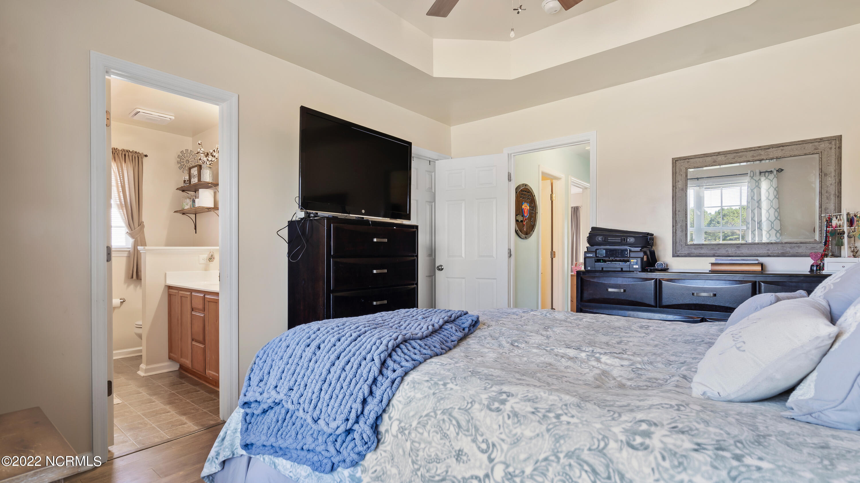 100549623 | Photo 18