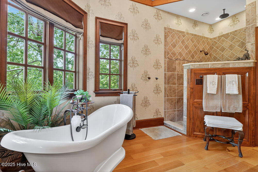 100560338 | Photo 55