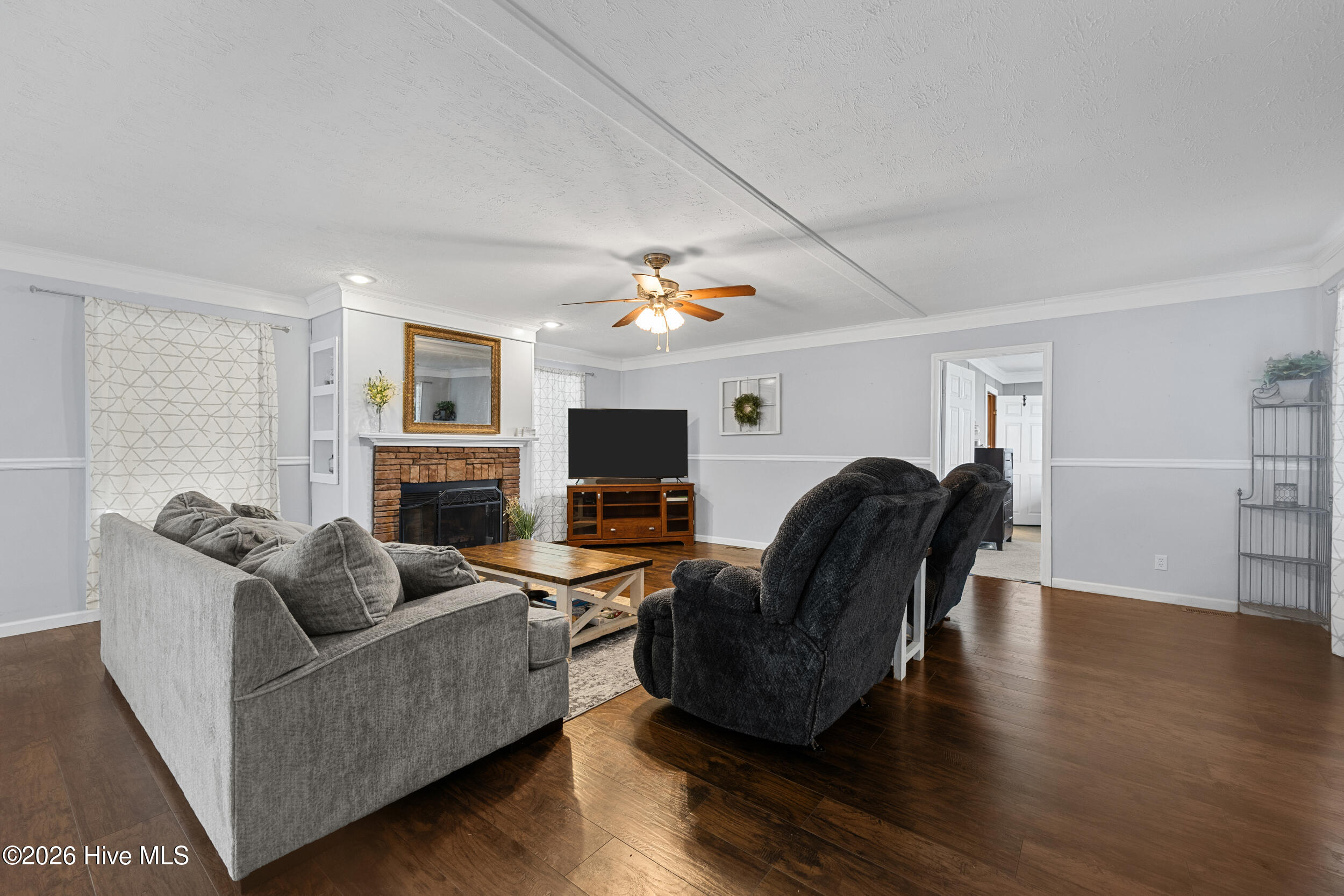 101 R & B Court, Chinquapin, NC 28521 – photo 8: 11_living room