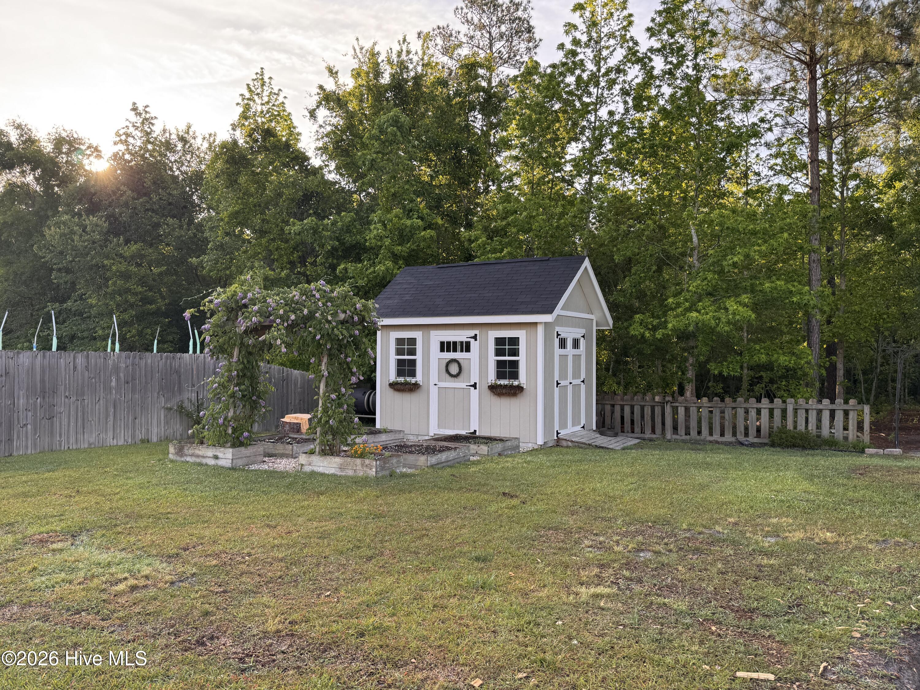 100570096 | Photo 22