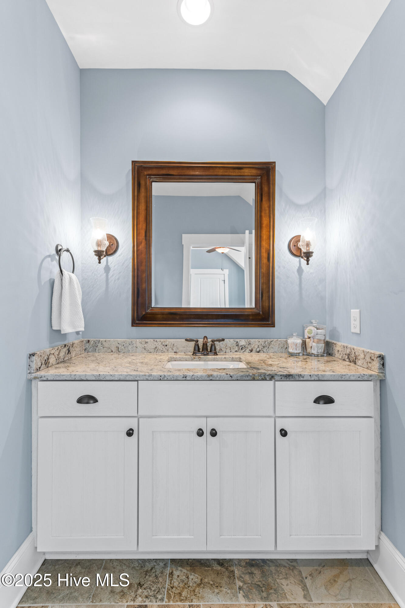 100544717 | Photo 31