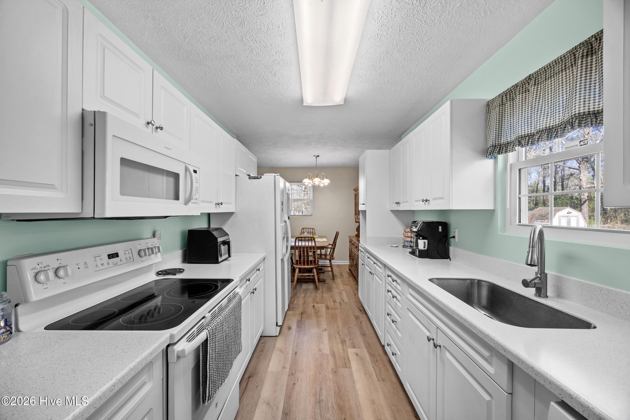 100560402 | Photo 14