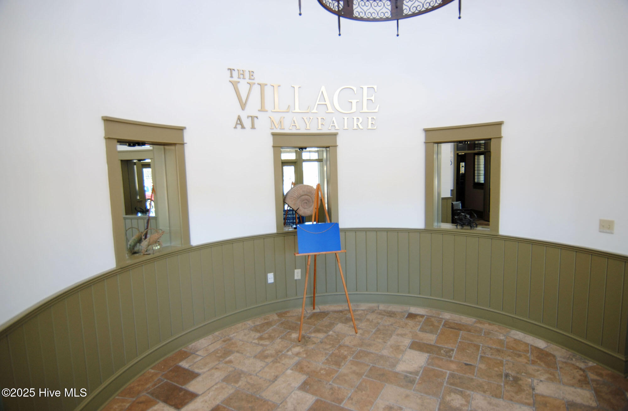 100536723 | Photo 51