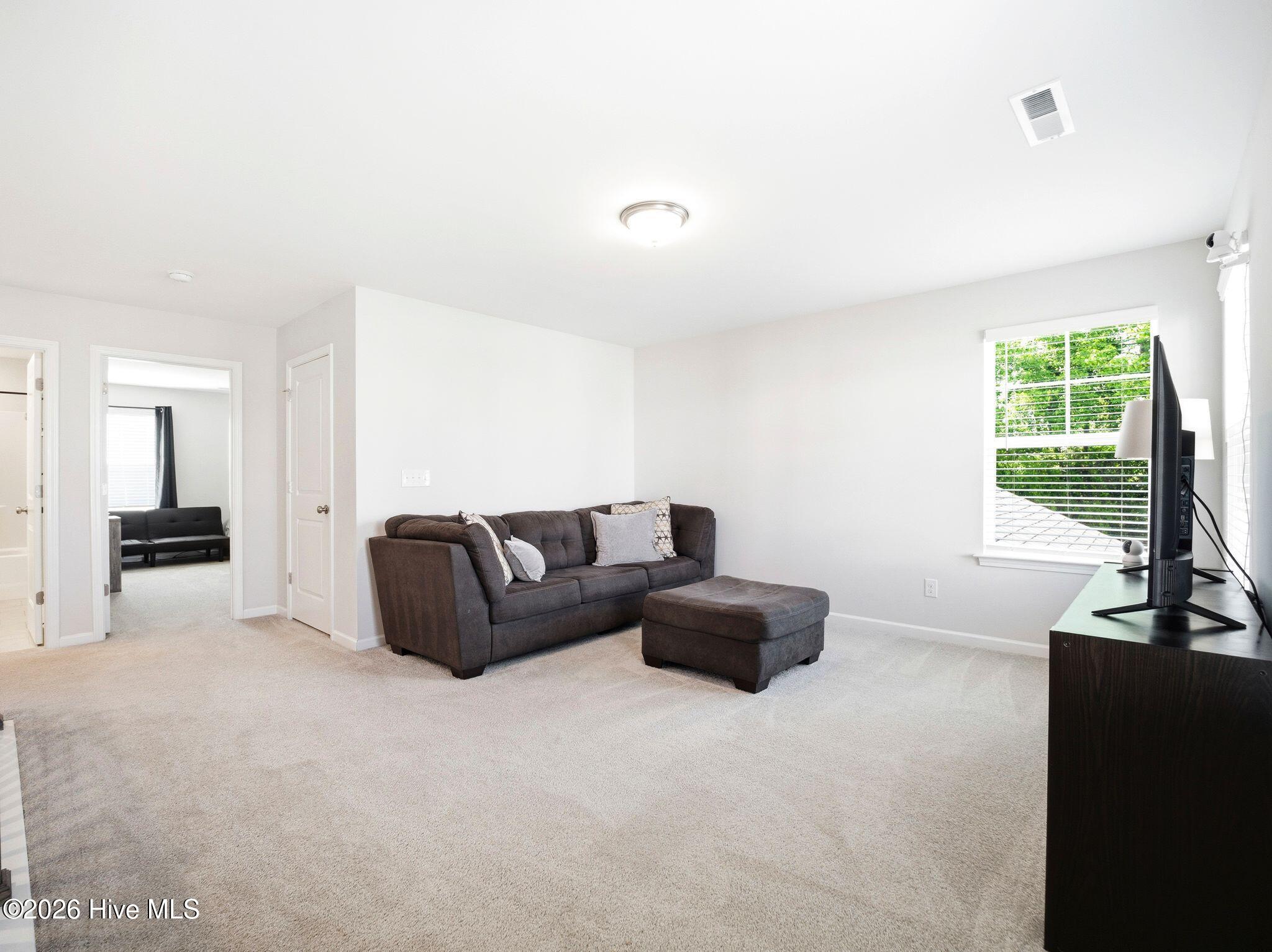 100569792 | Photo 37