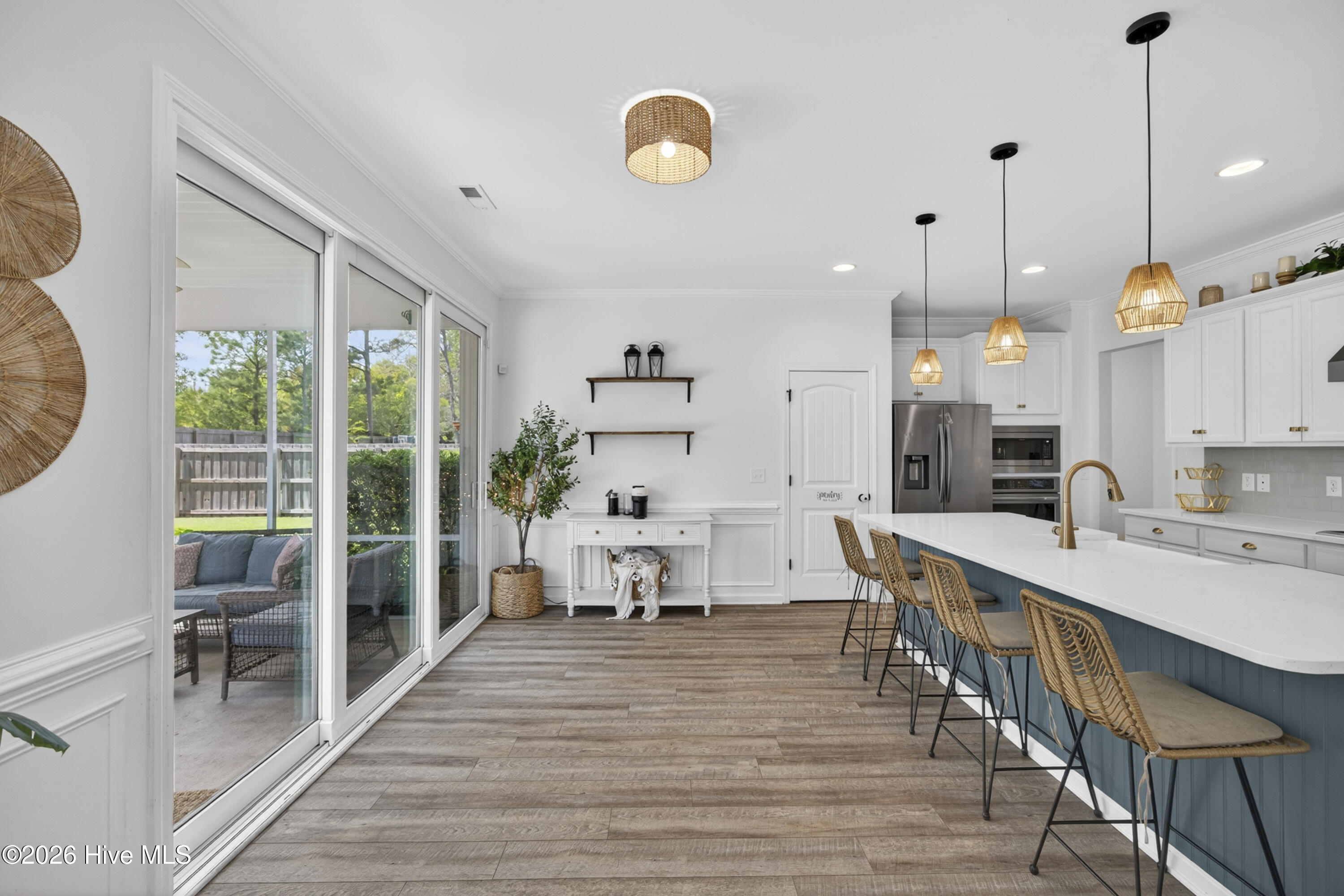 100567368 | Photo 23