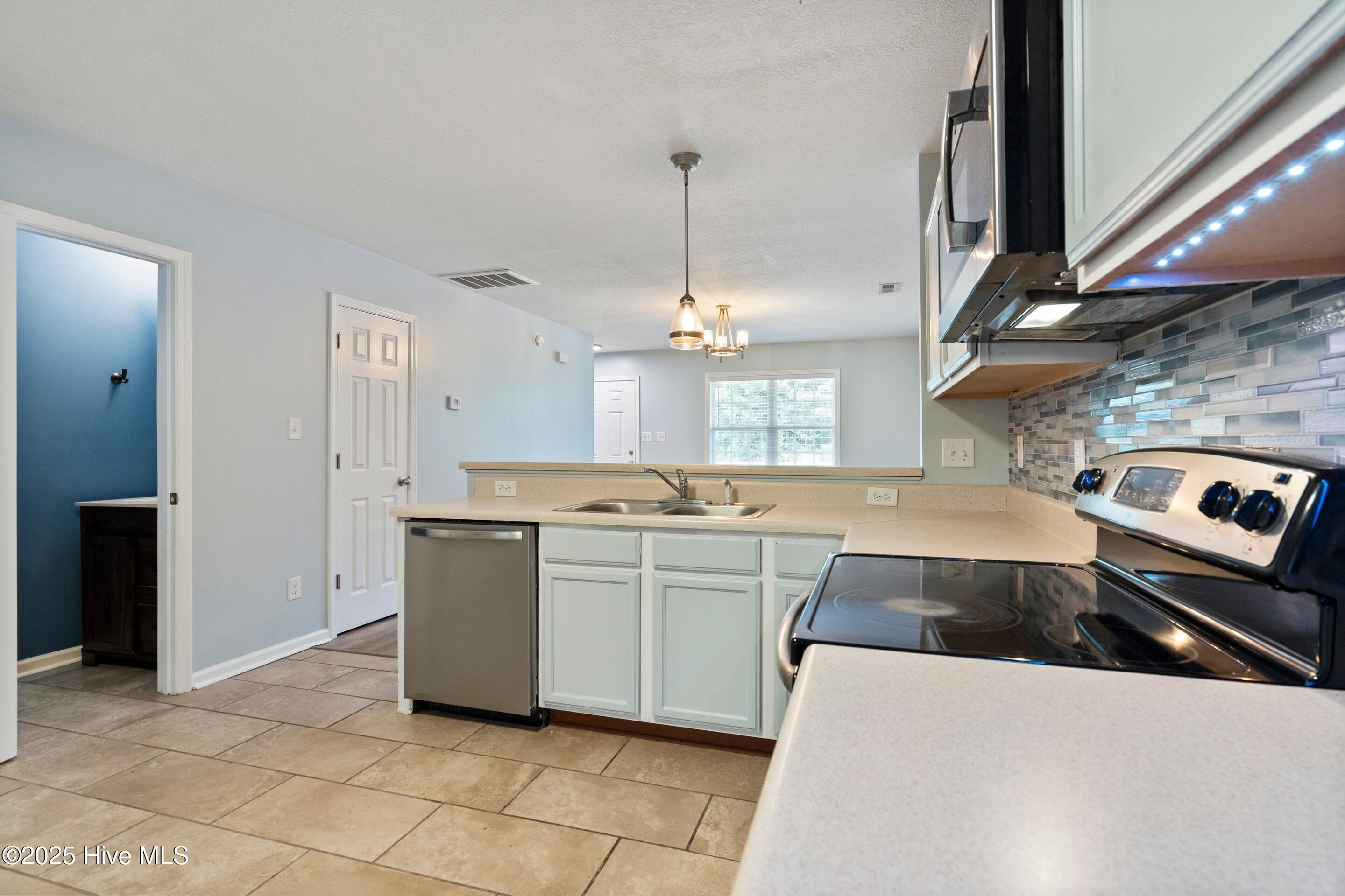 100536267 | Photo 18