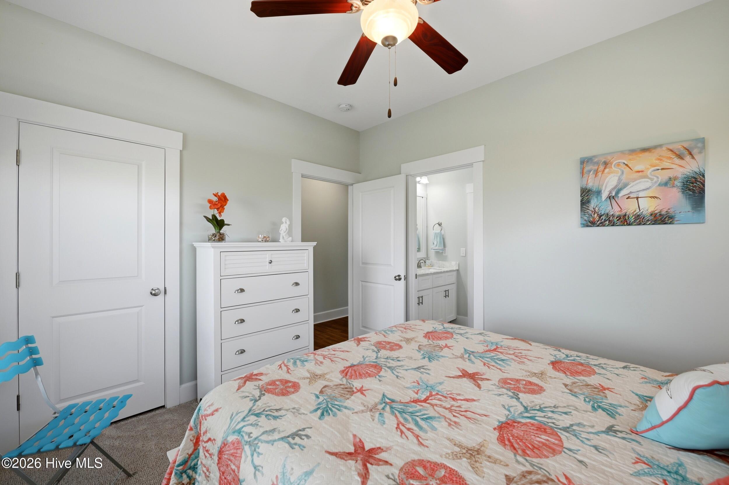 100566113 | Photo 33