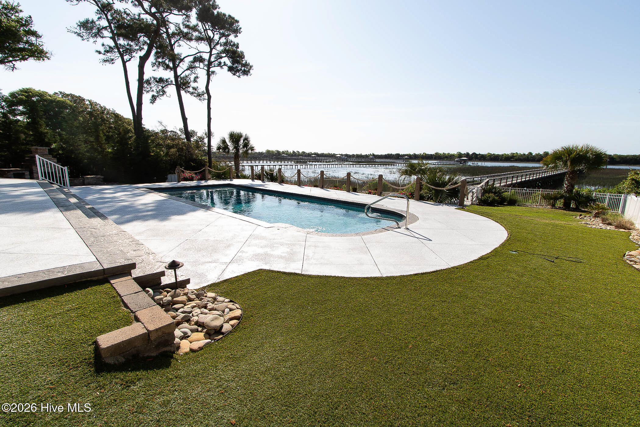 100568588 | Photo 12