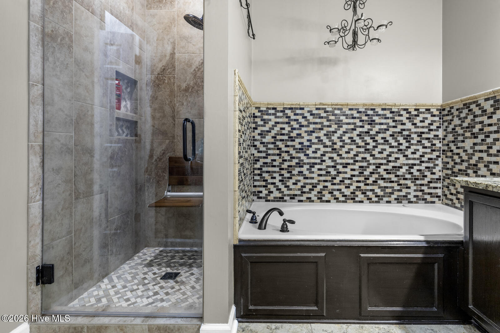 100563110 | Photo 28