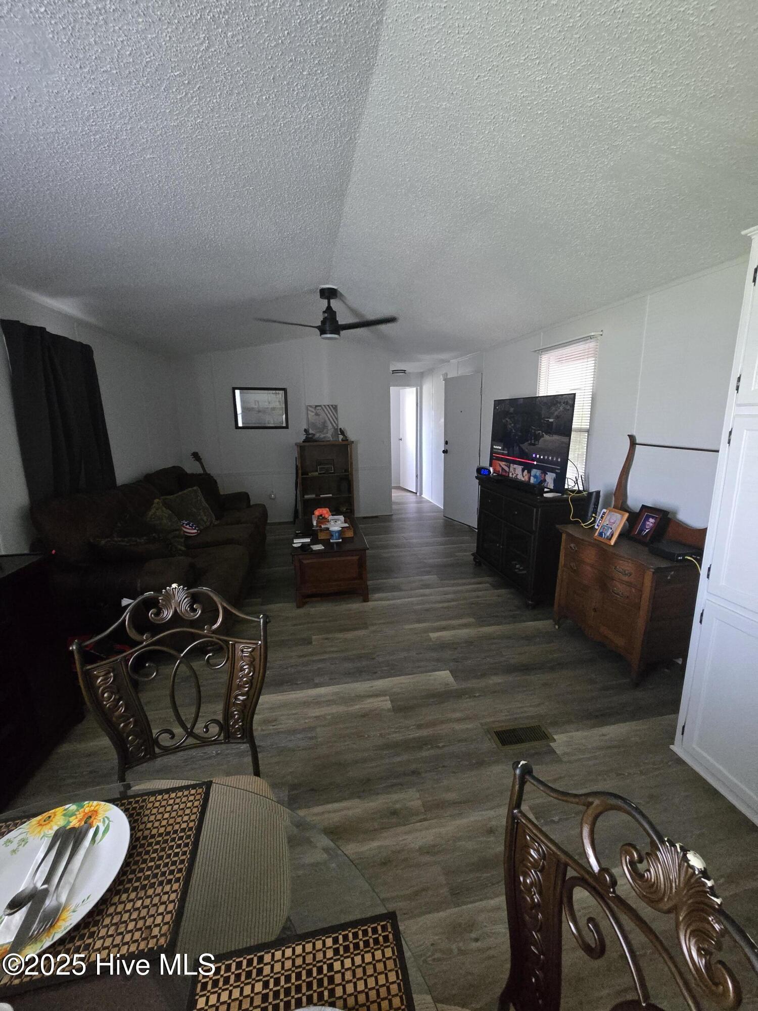 100510257 | Photo 14