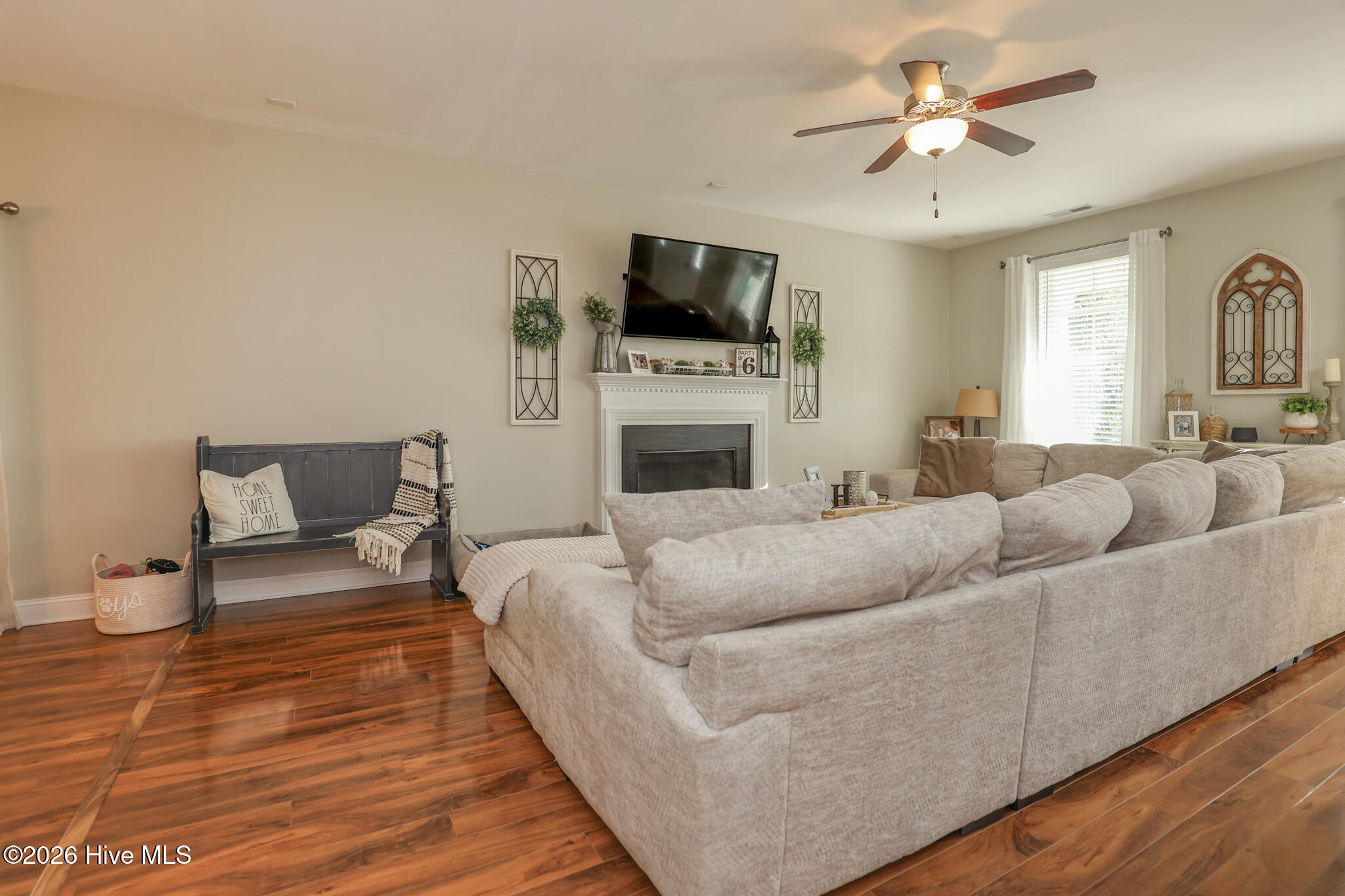 100559390 | Photo 11