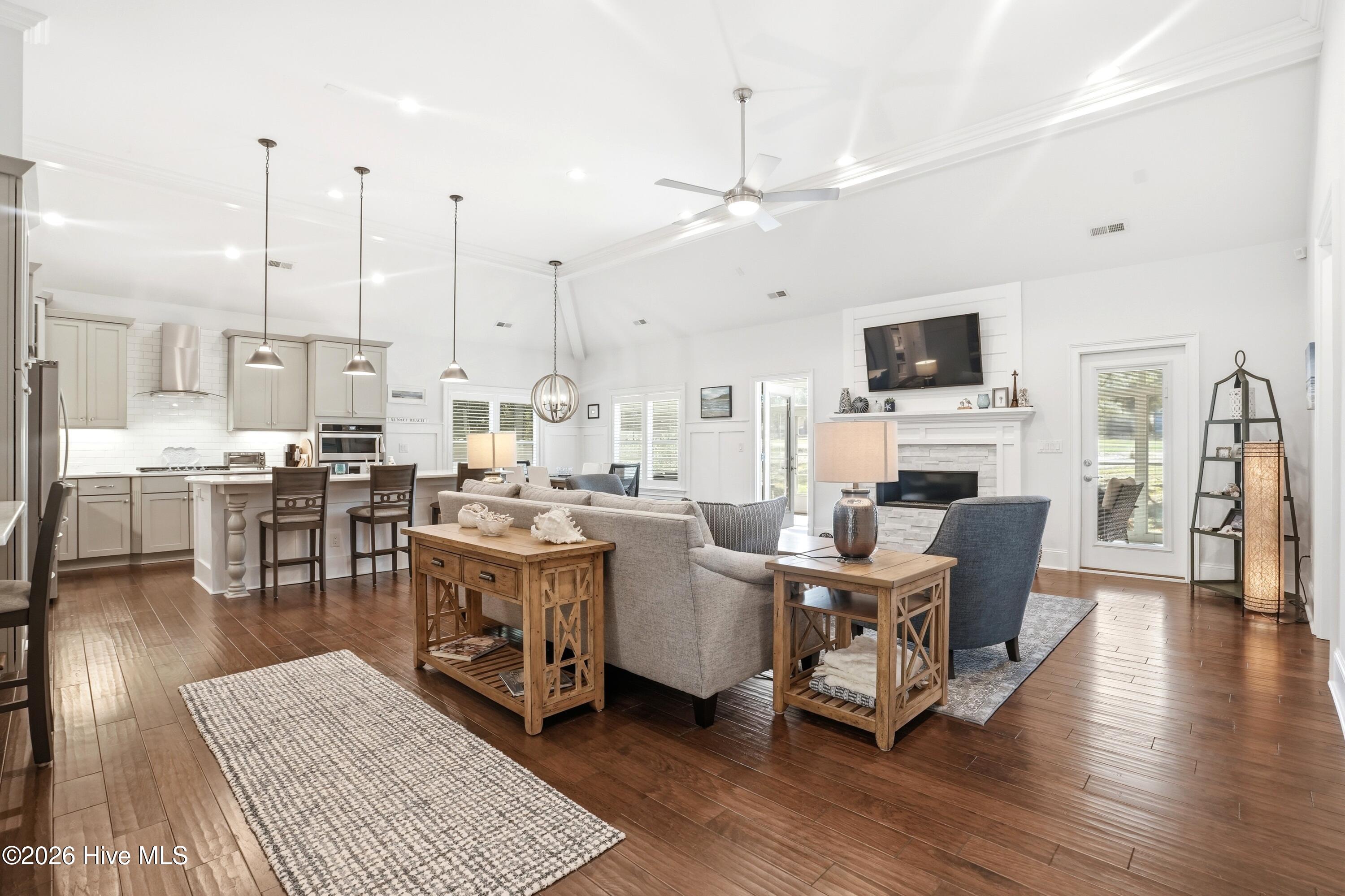 100561923 | Photo 13