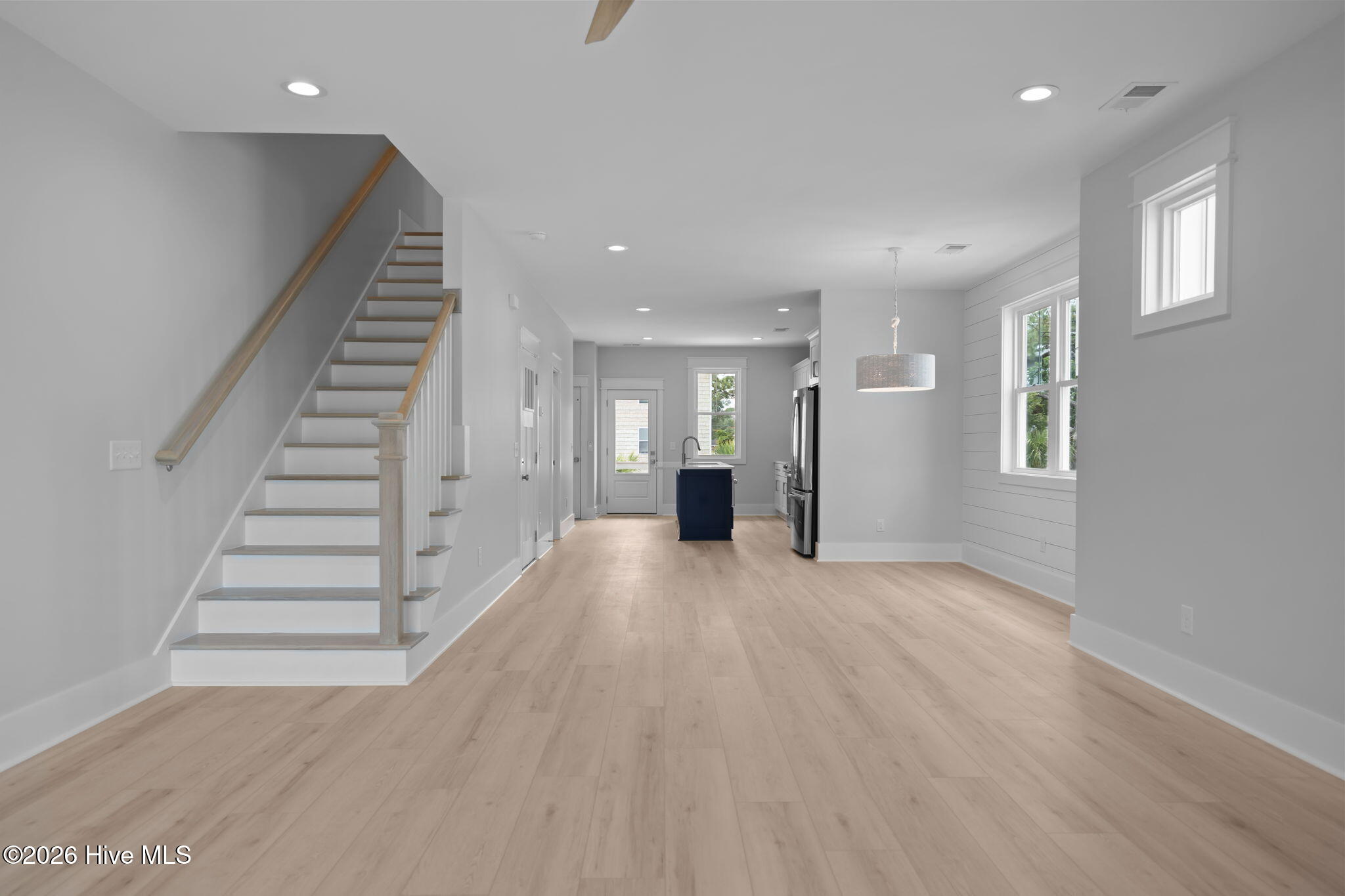 100553726 | Photo 21