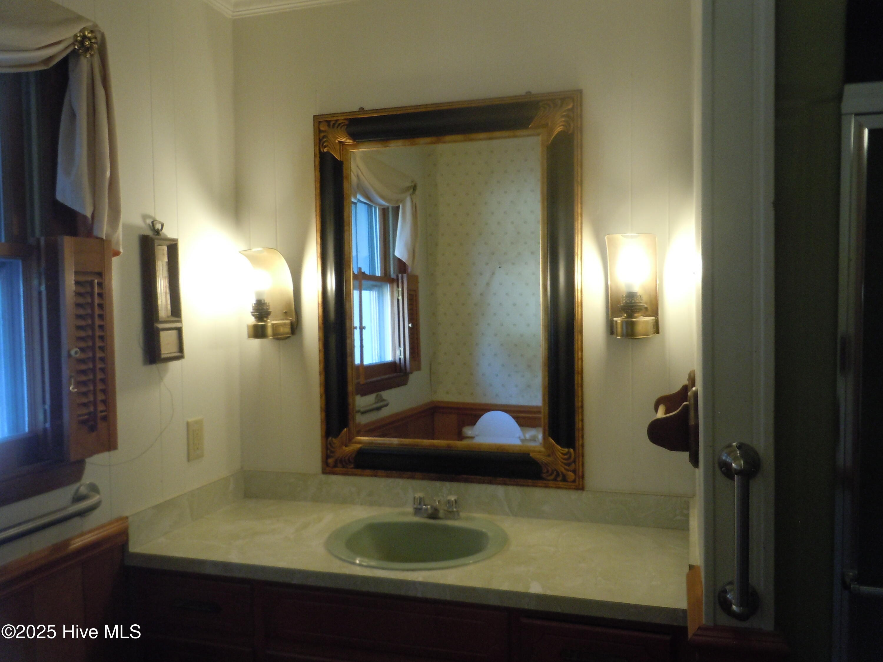 100533053 | Photo 61