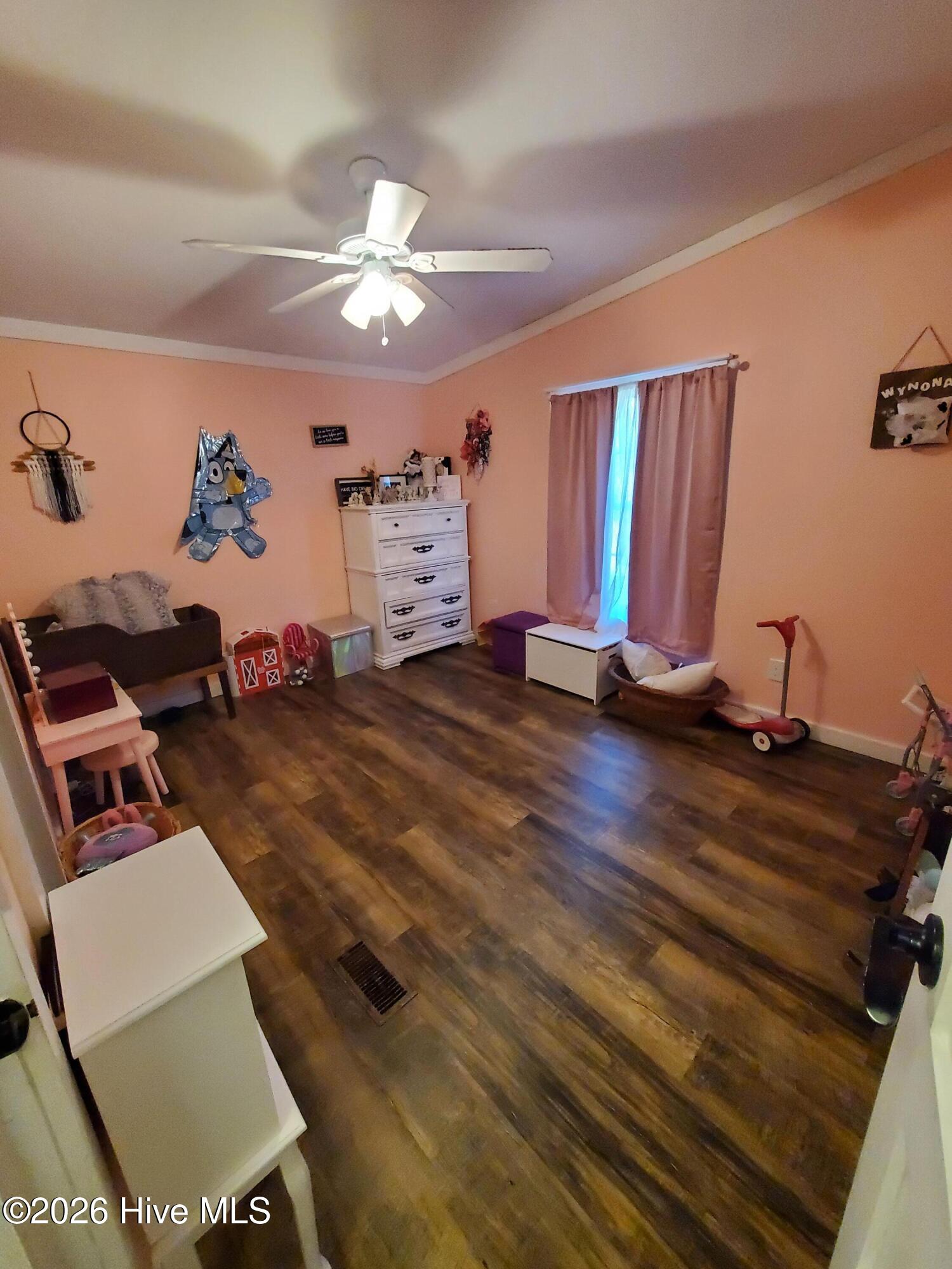 100550417 | Photo 21