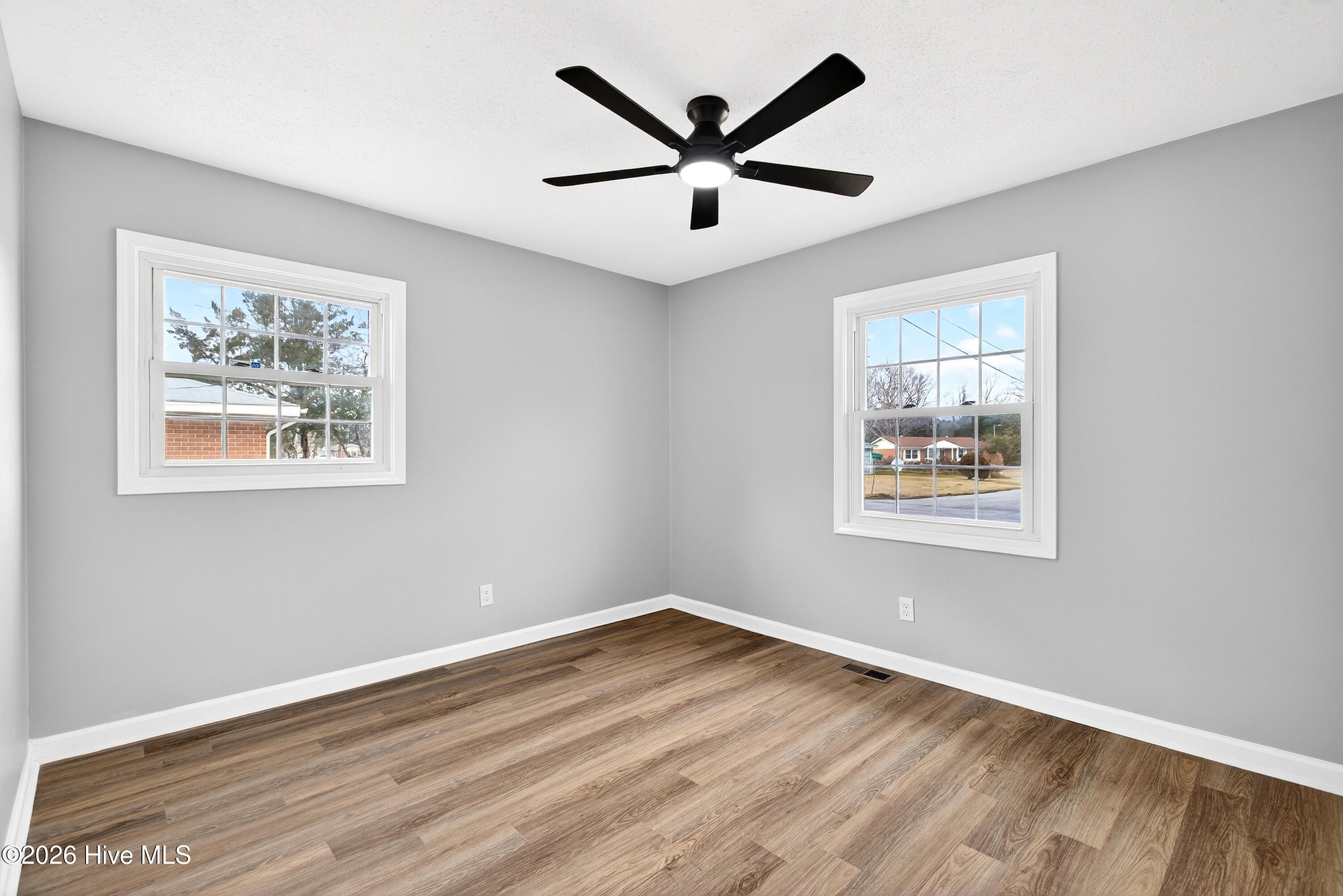 100551597 | Photo 24