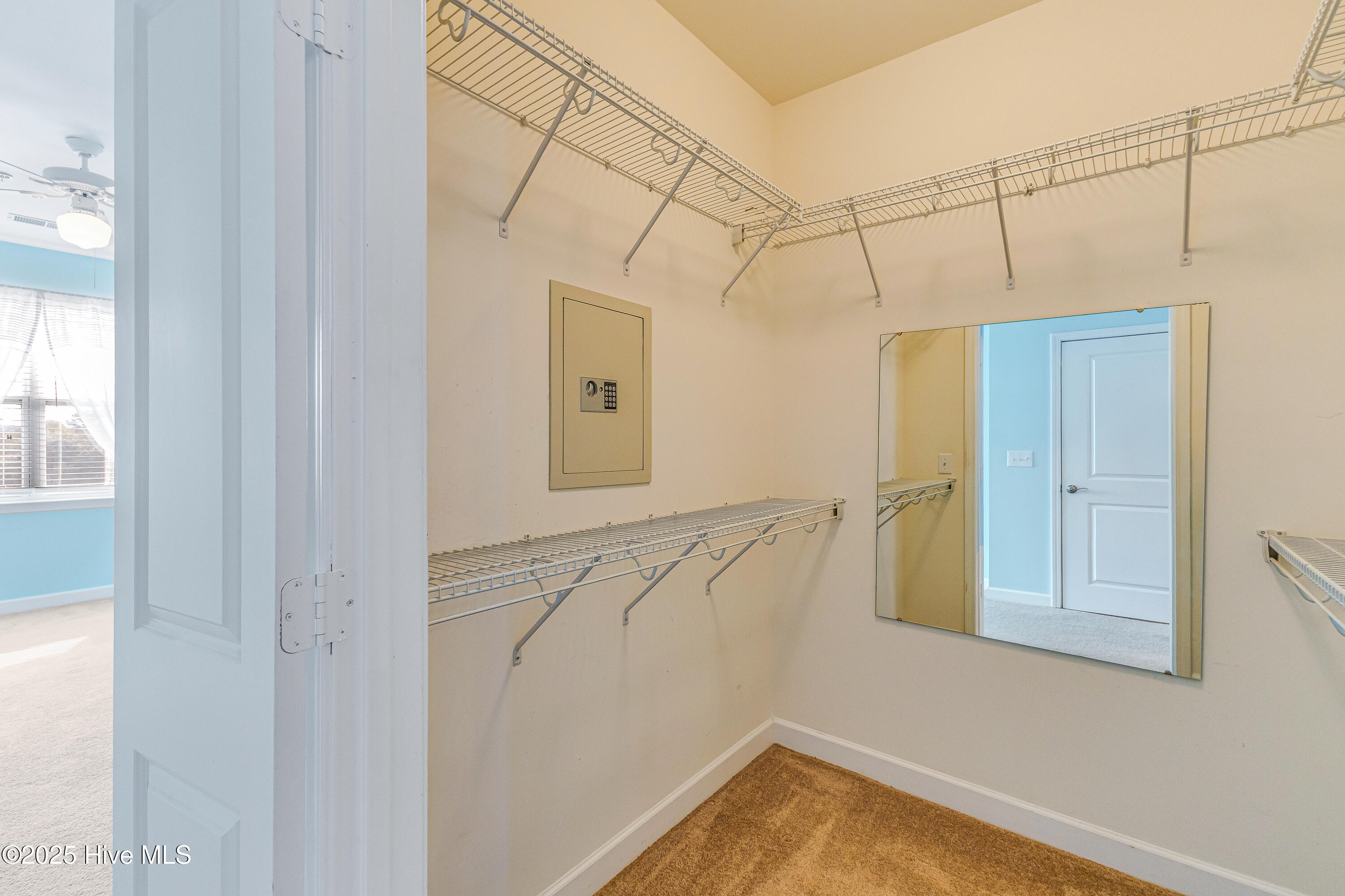 100484696 | Photo 18