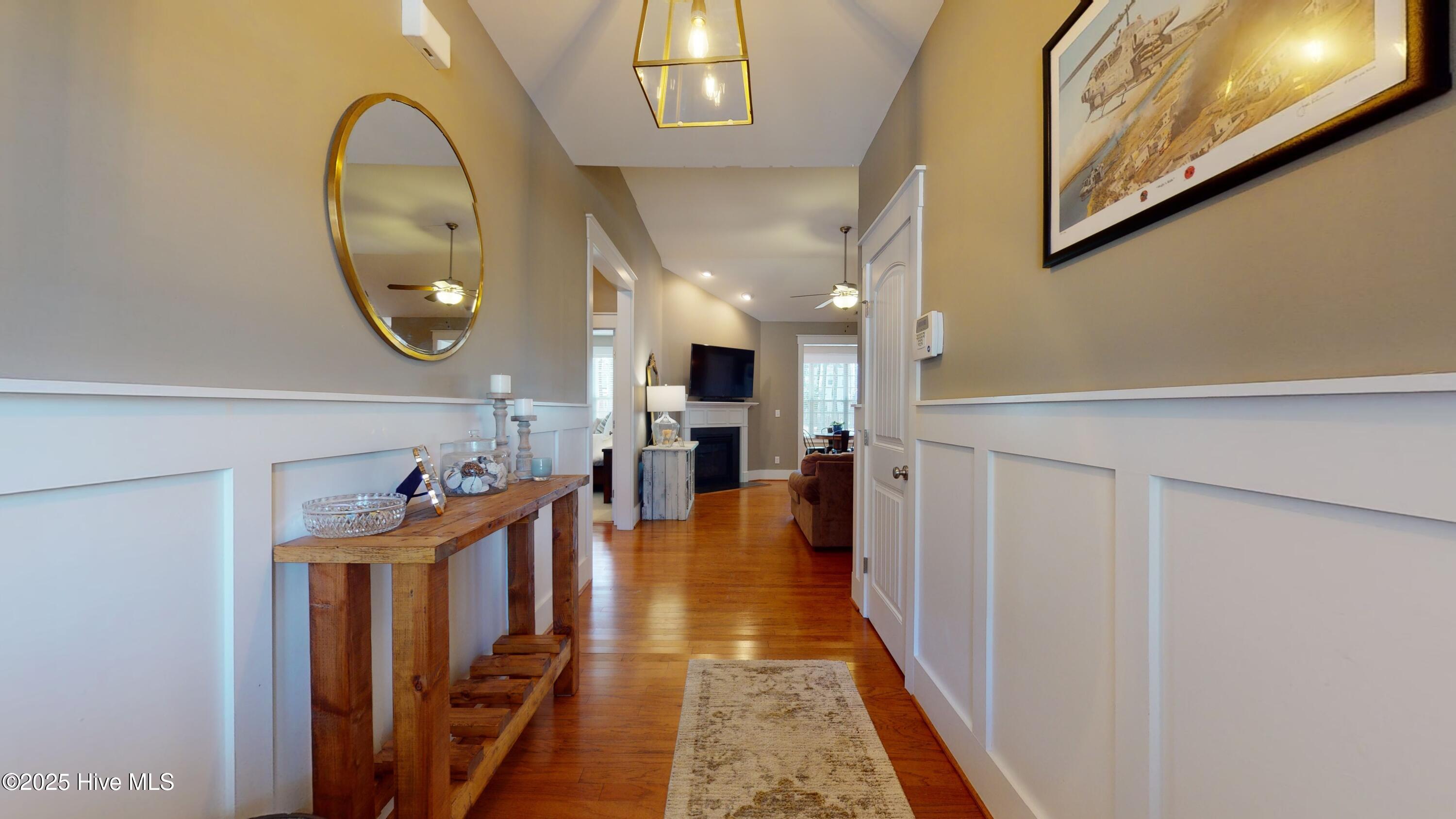 100570166 | Photo 26