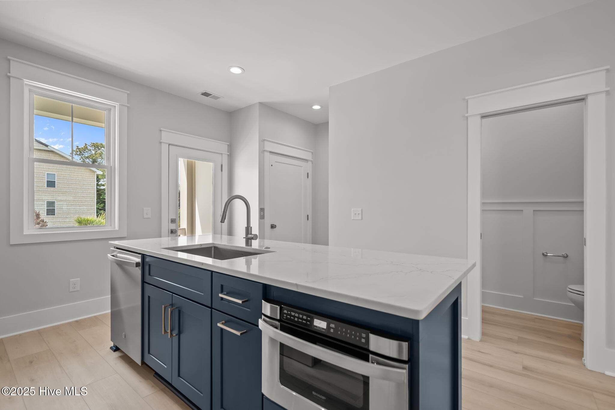 100537880 | Photo 20