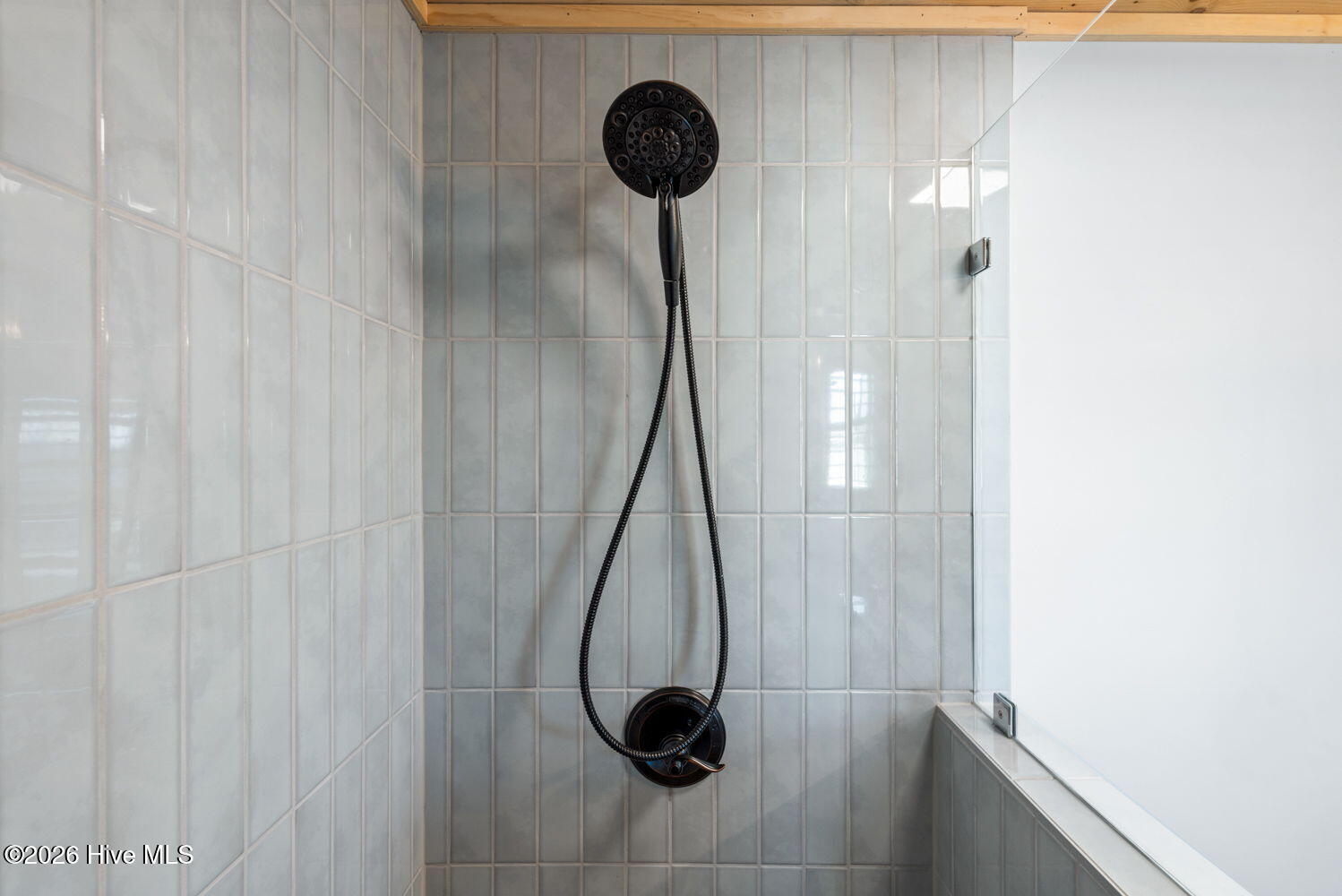 100569670 | Photo 31