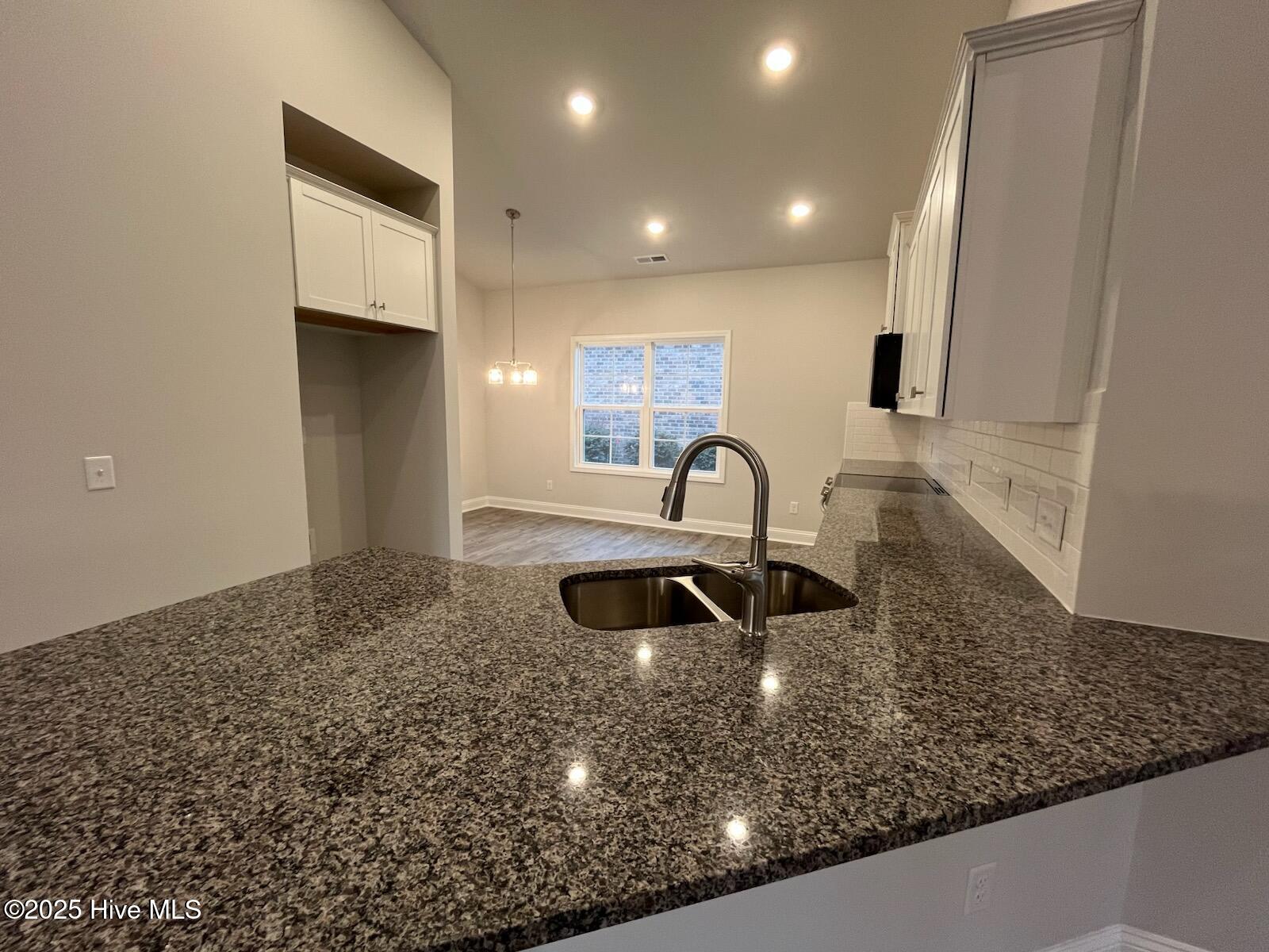 100452357 | Photo 15