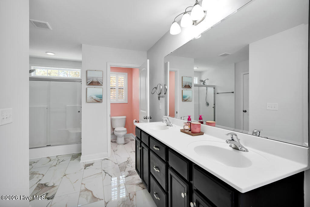 100565738 | Photo 25